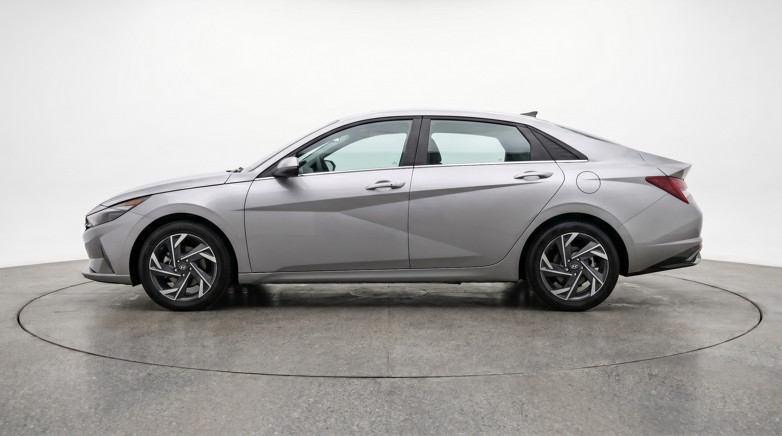 Thumbnail: 2025 Hyundai Elantra - 4