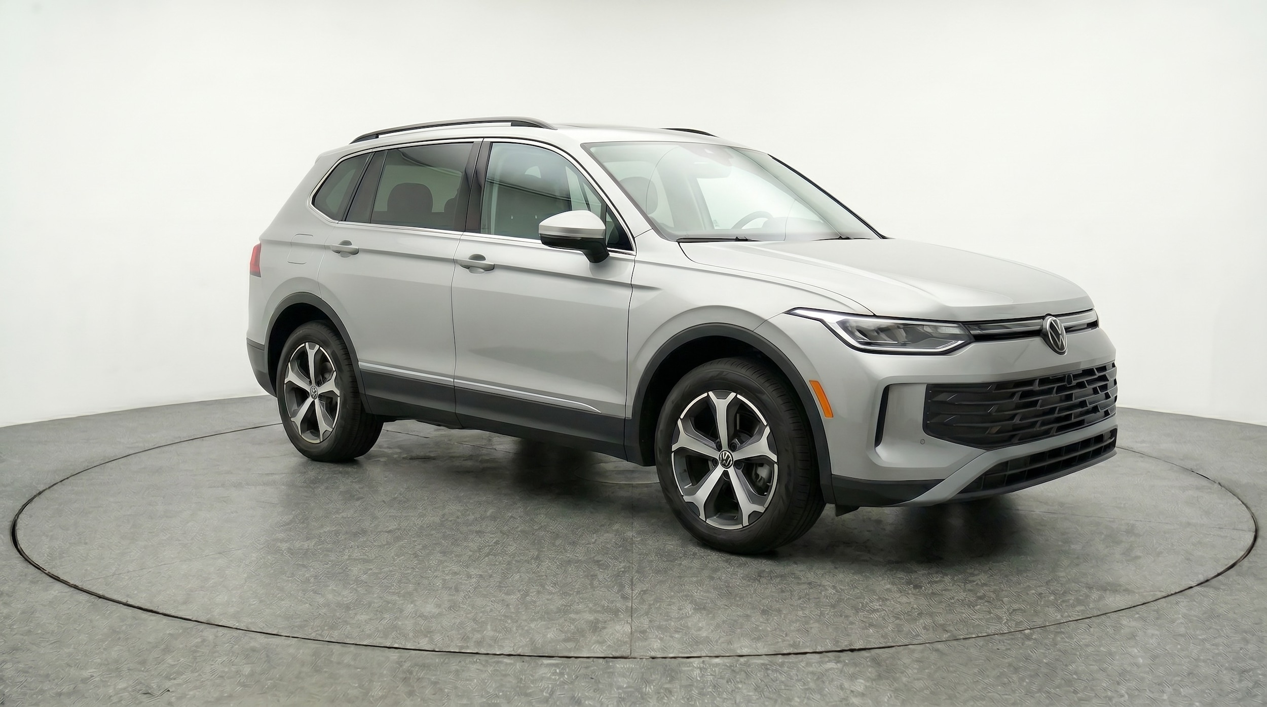 Thumbnail: 2026 Volkswagen Tiguan - 1