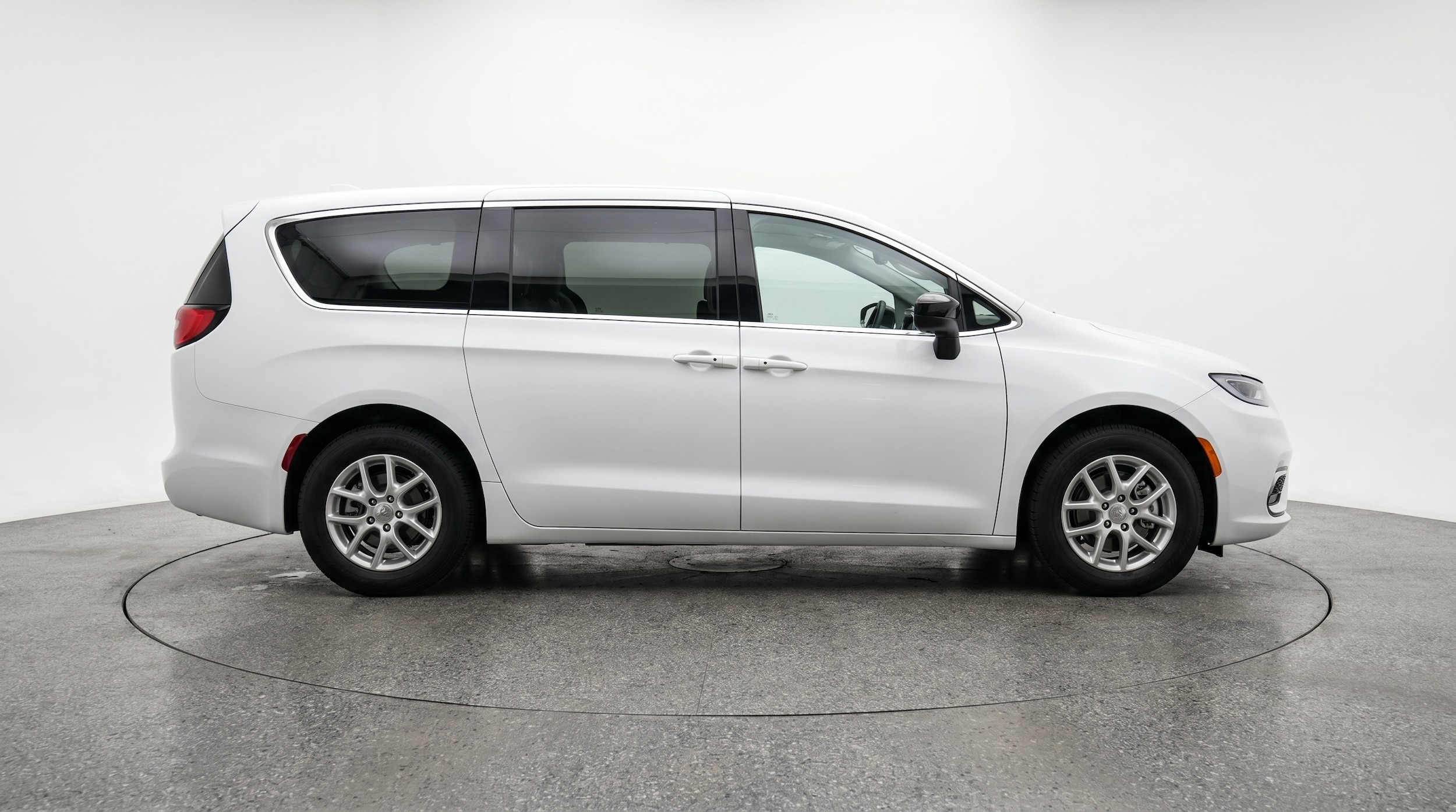 Thumbnail: 2024 Chrysler Voyager - 8