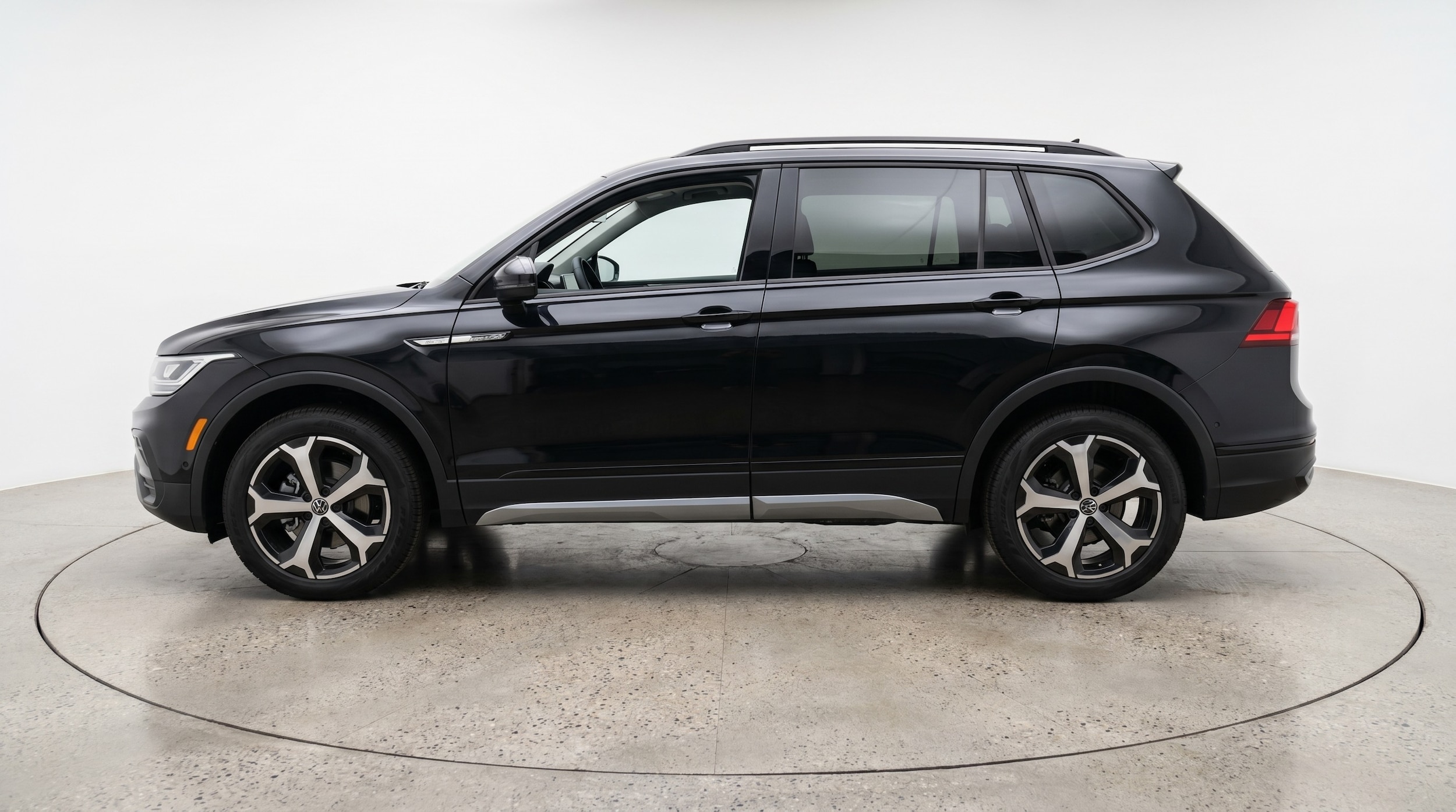 Thumbnail: 2026 Volkswagen Tiguan - 4