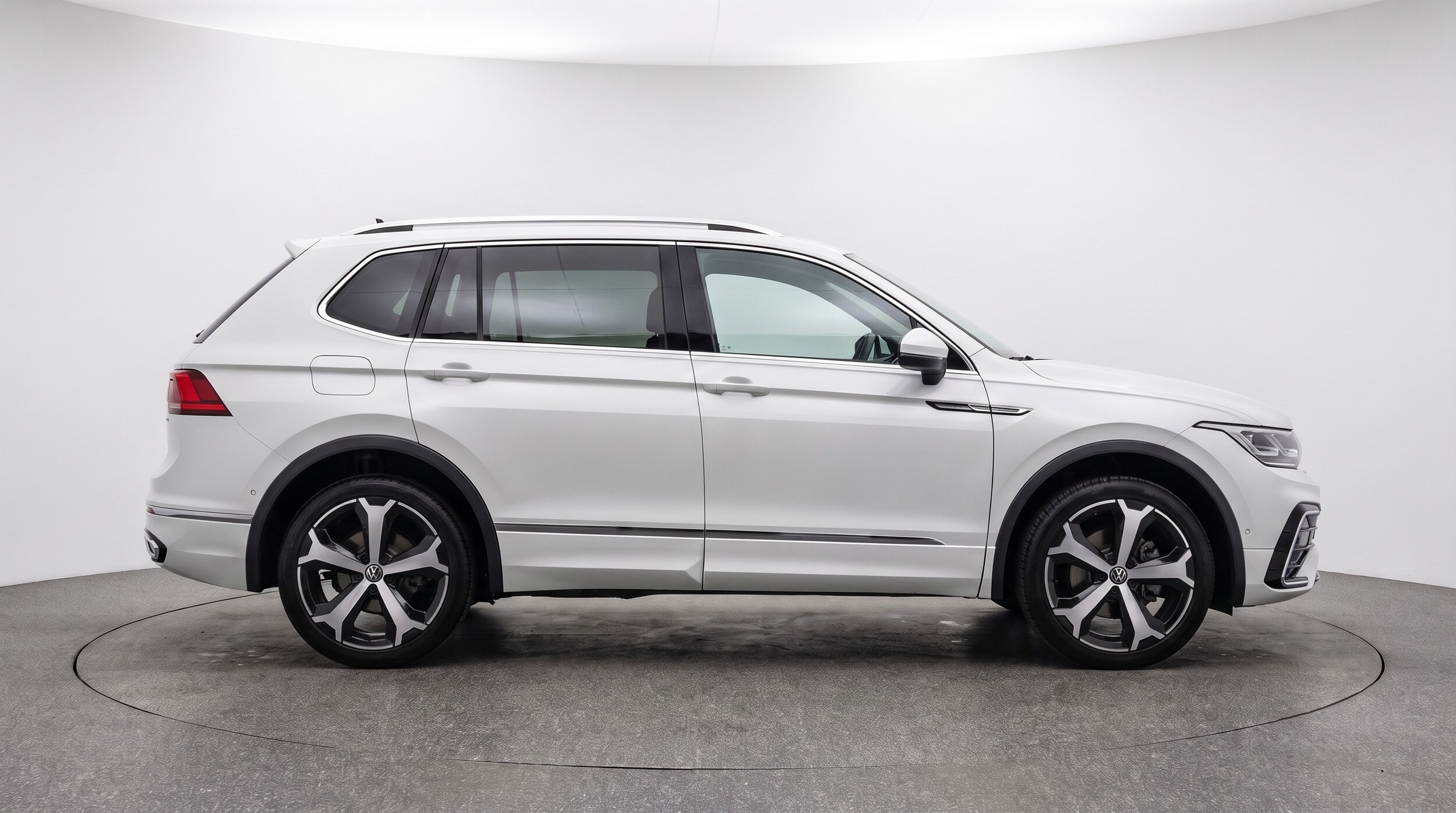 Thumbnail: 2026 Volkswagen Tiguan - 8