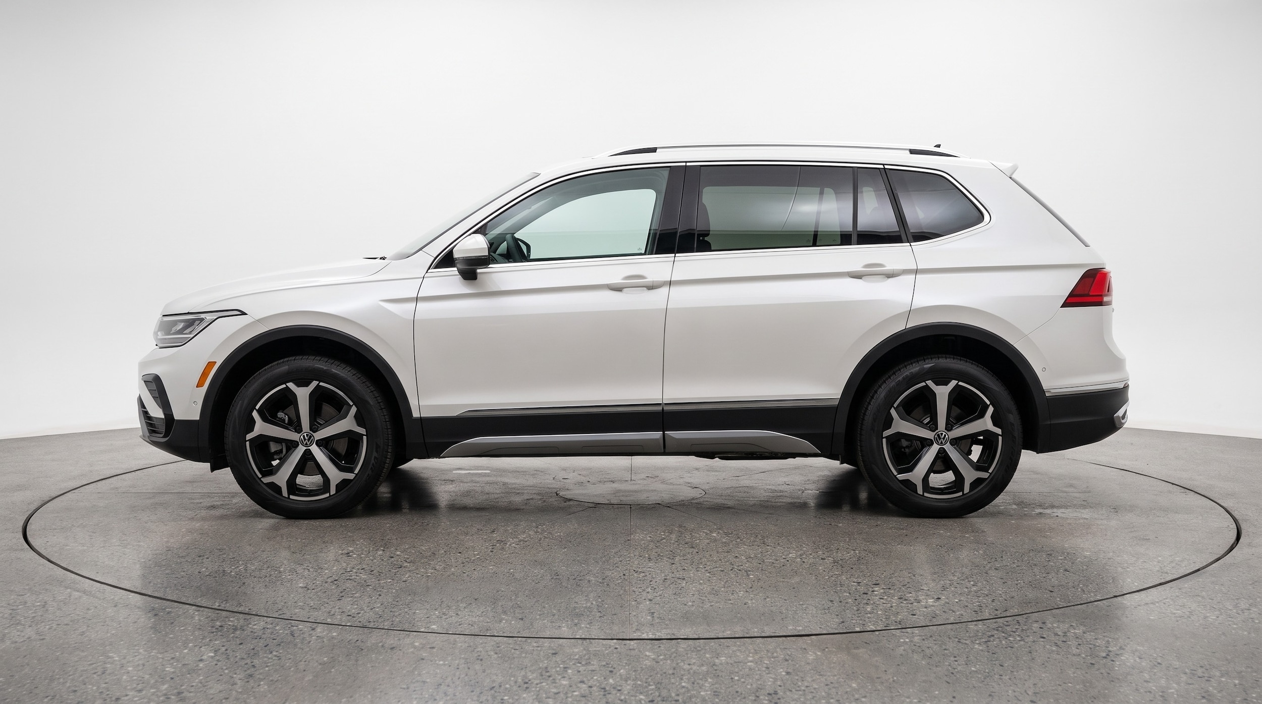 Thumbnail: 2026 Volkswagen Tiguan - 4