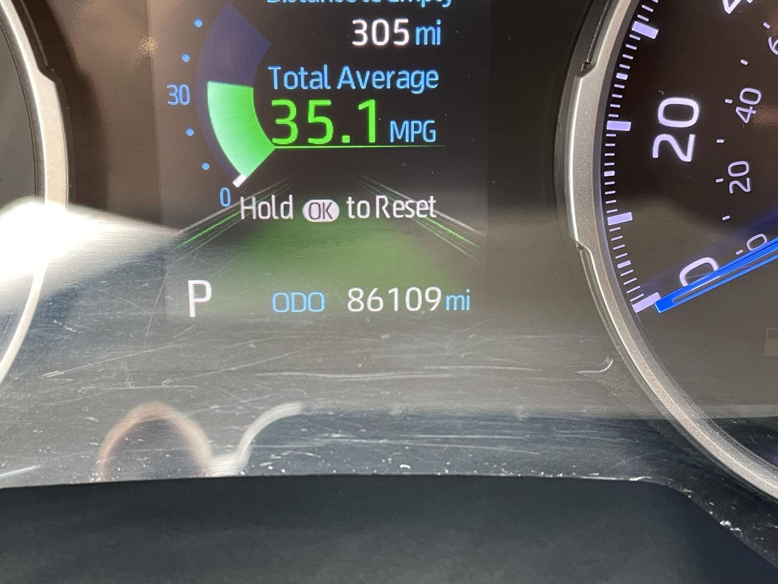 2019 Toyota RAV4 Hybrid LE photo 3