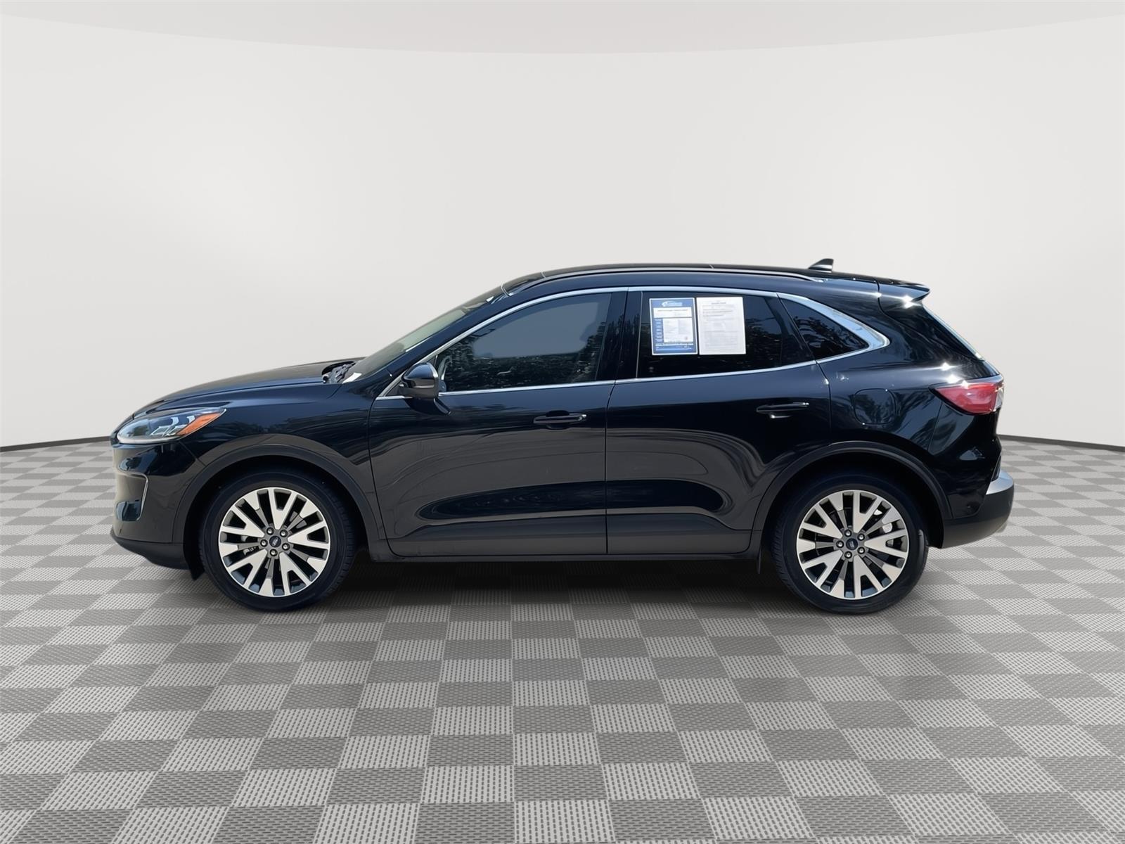 2020 Ford Escape Titanium Hybrid photo 2