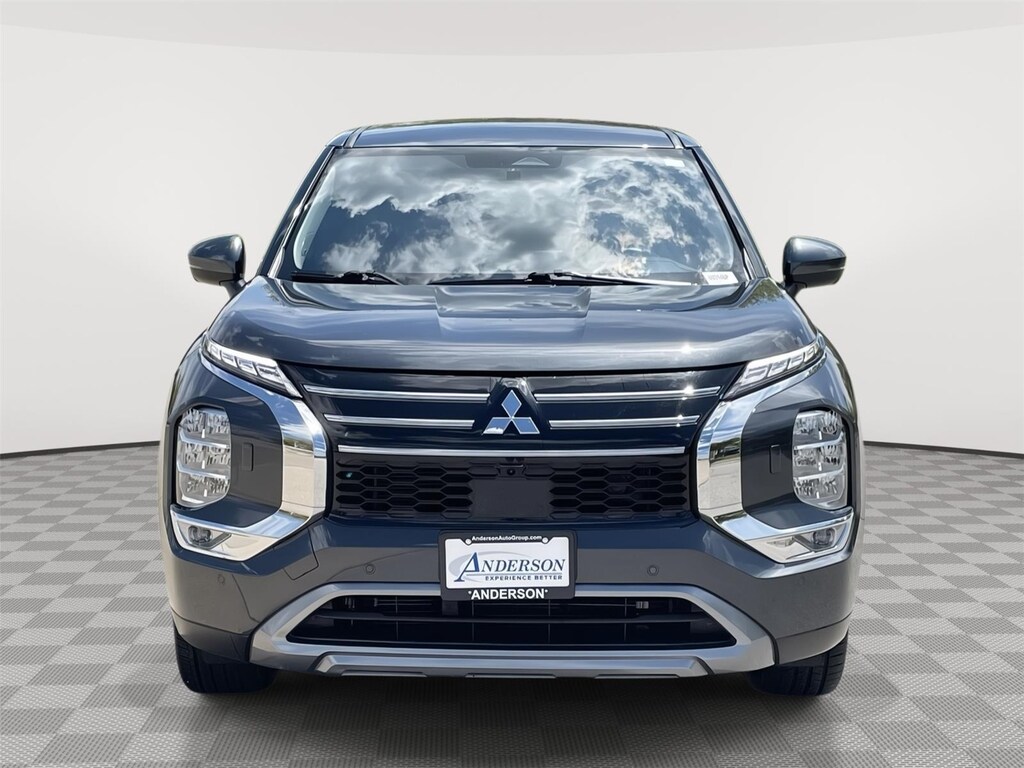 Used 2025 Mitsubishi Outlander SE SUV