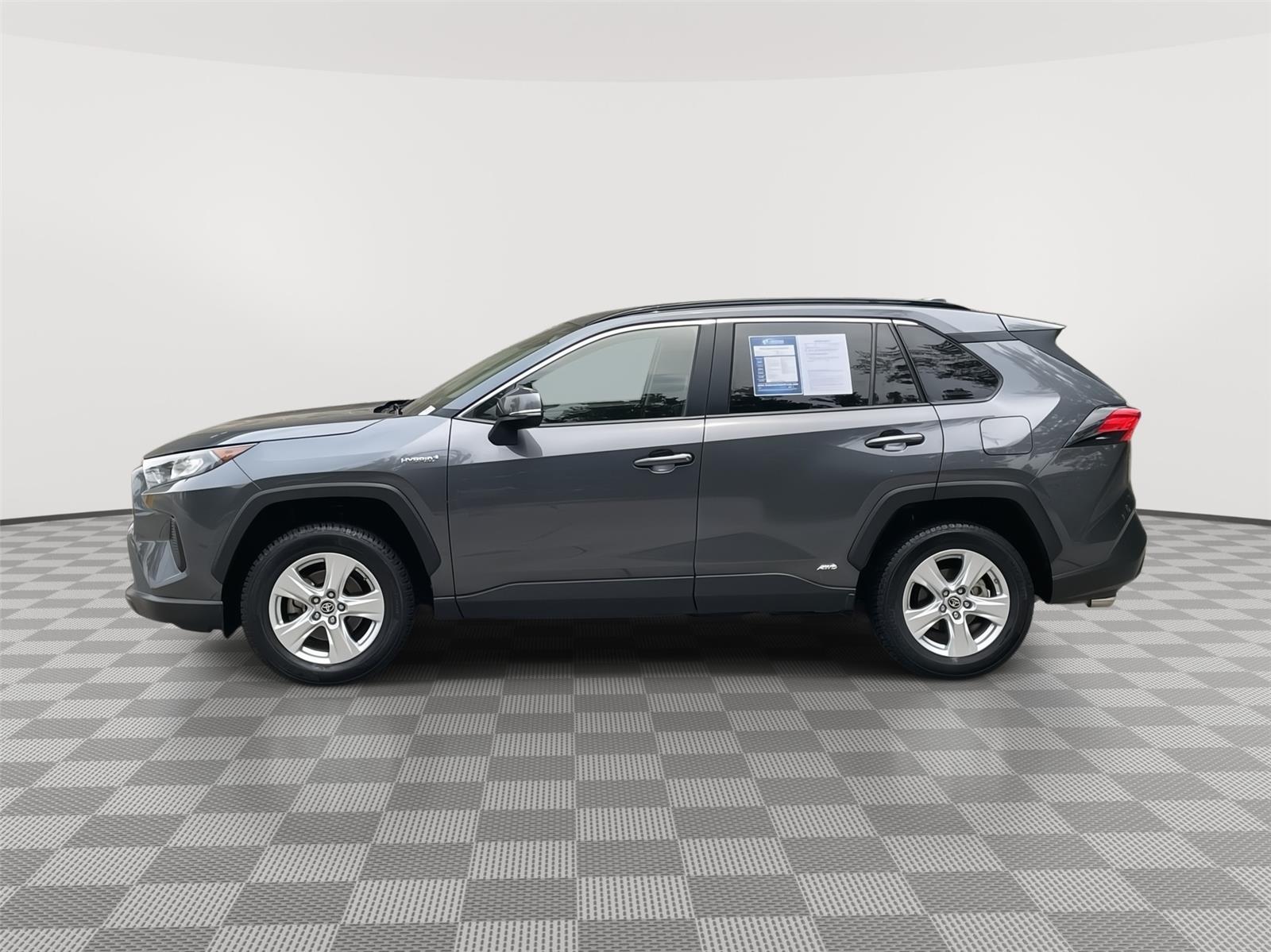 2019 Toyota RAV4 Hybrid LE photo 2