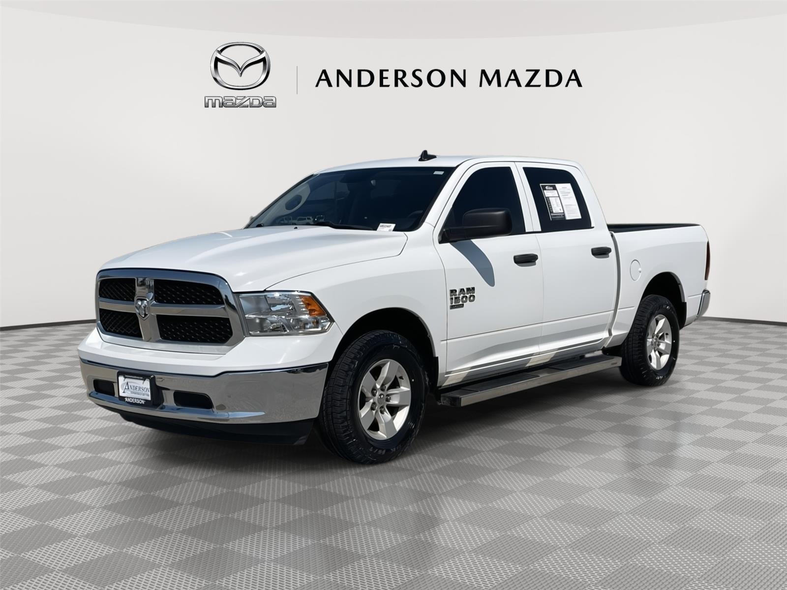2022 RAM 1500 Classic SLT 4x4 Crew Cab 5'7's photo