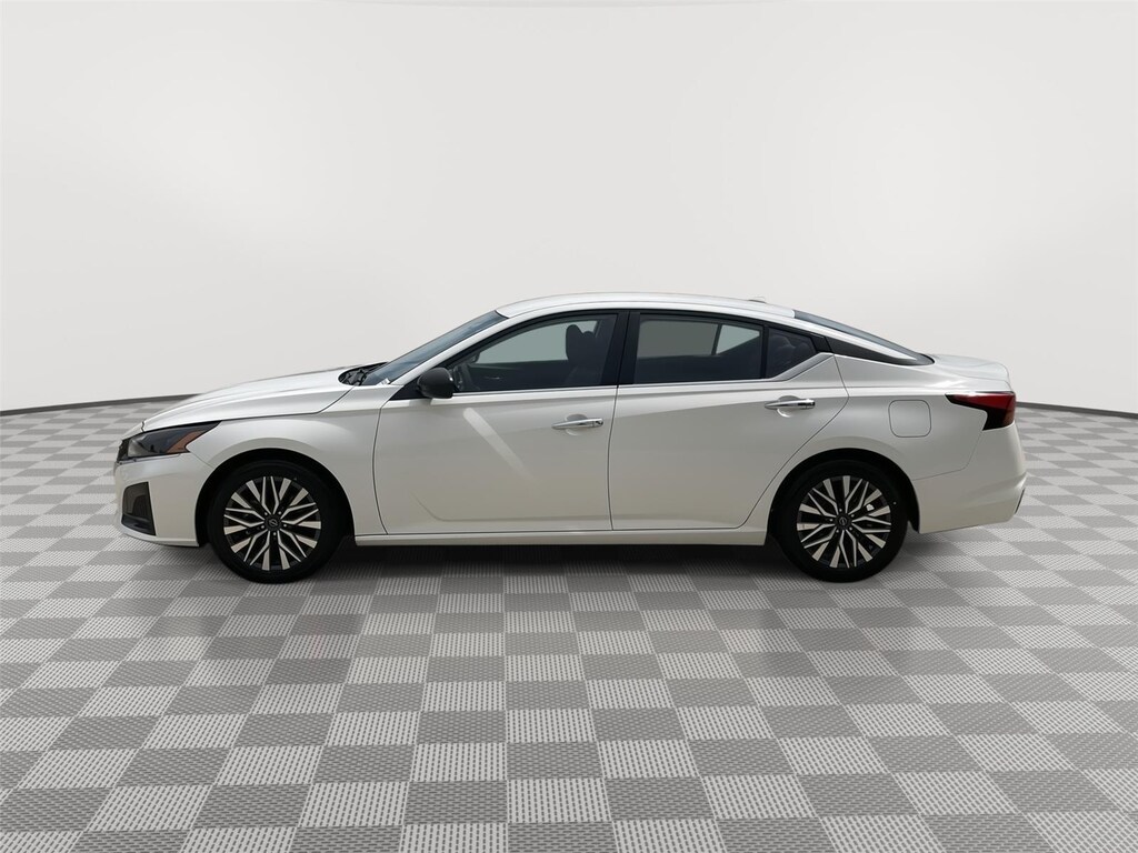 Used 2025 Nissan Altima SV Sedan