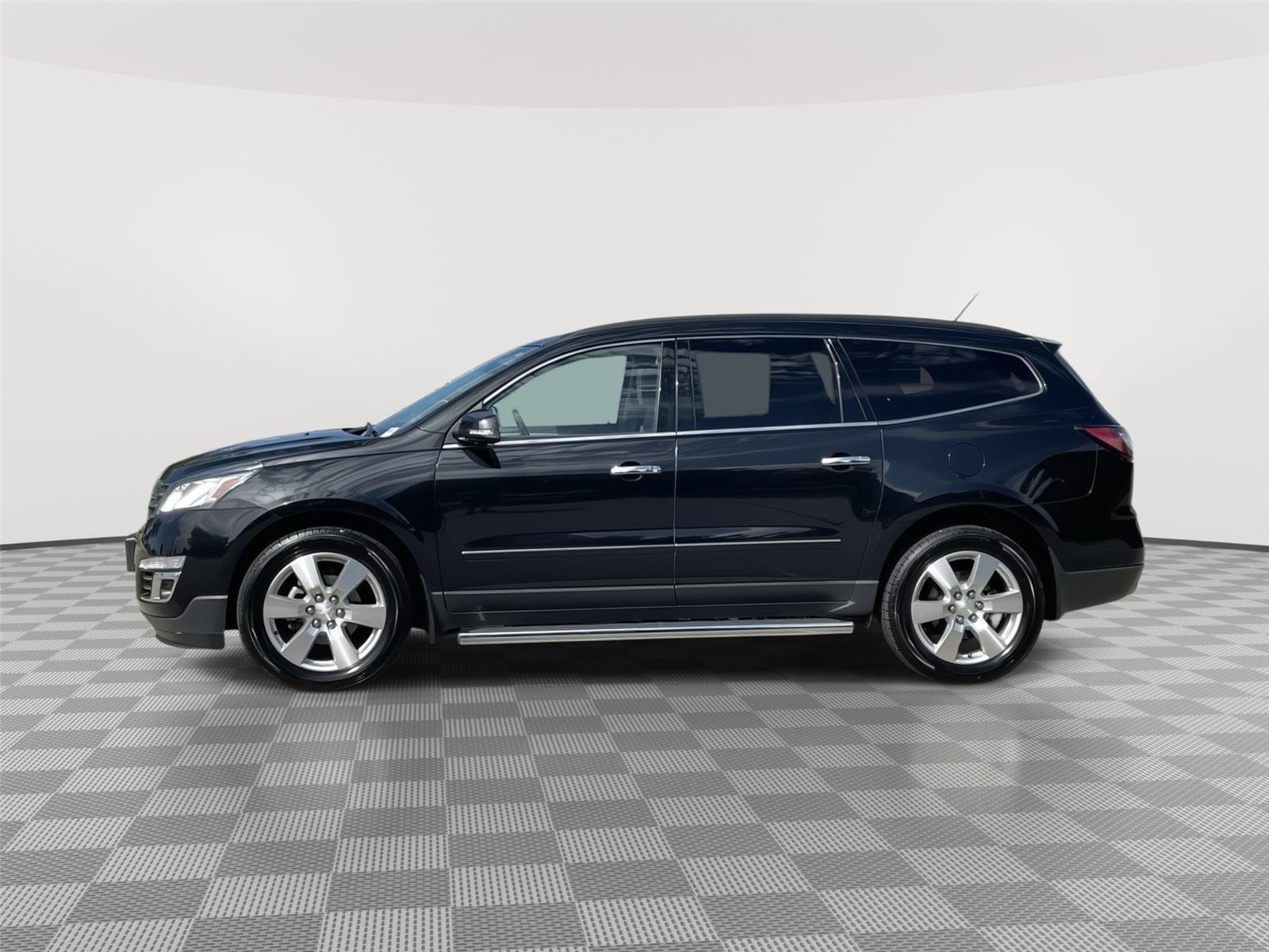 Used 2014 Chevrolet Traverse LTZ with VIN 1GNKVJKD7EJ252823 for sale in Lincoln, NE