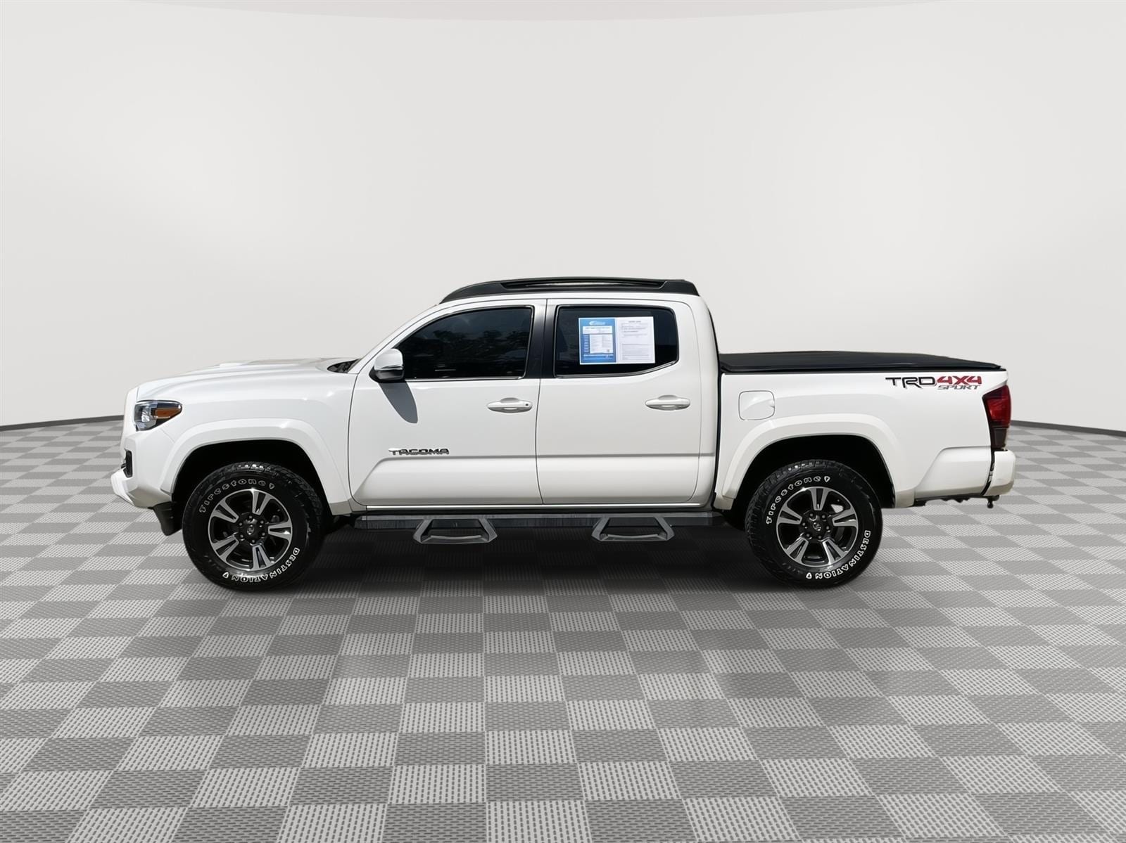 Used 2018 Toyota Tacoma TRD Sport with VIN 3TMCZ5AN4JM177045 for sale in Lincoln, NE