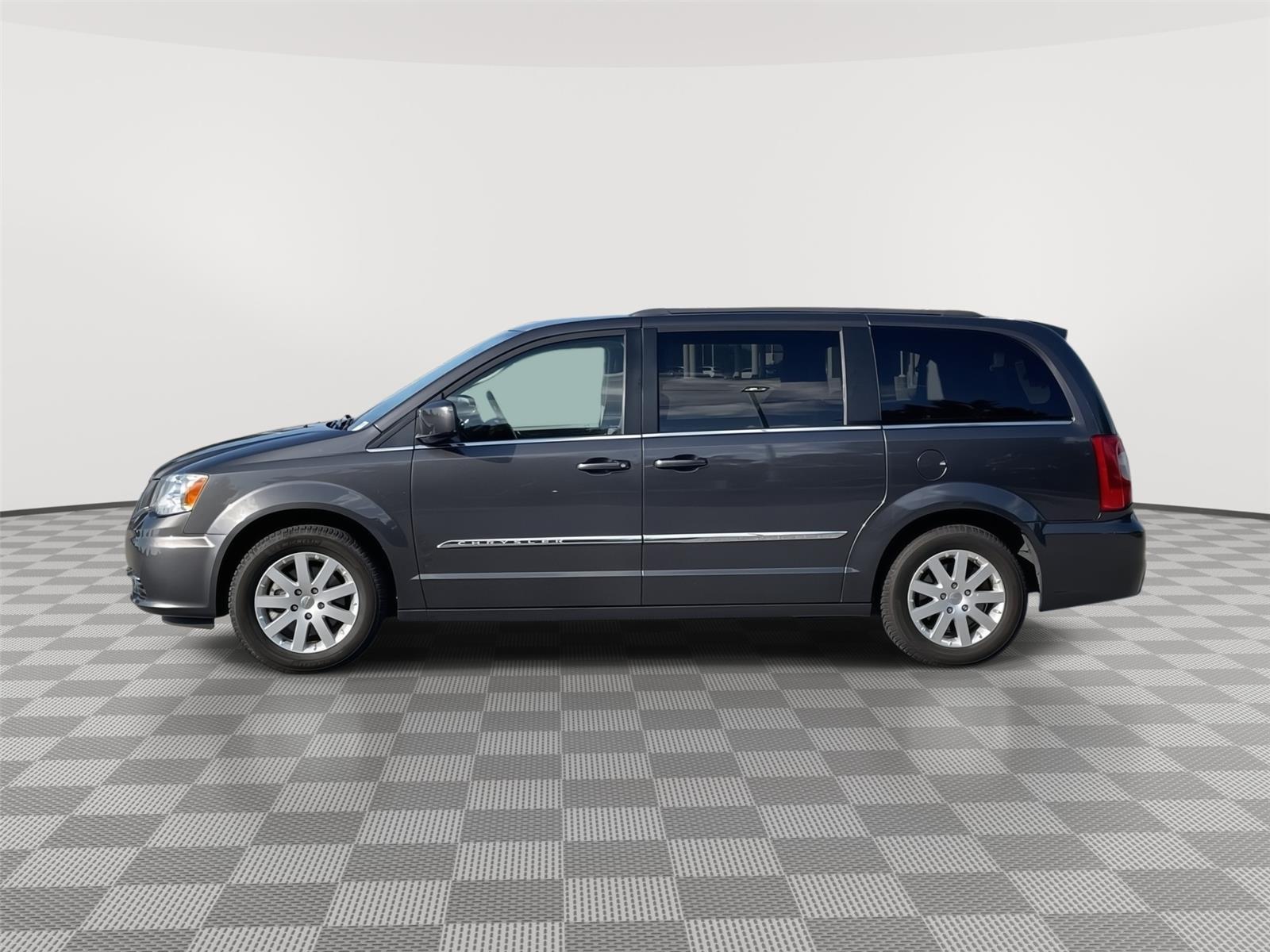 Used 2015 Chrysler Town & Country Touring with VIN 2C4RC1BG5FR588006 for sale in Kansas City