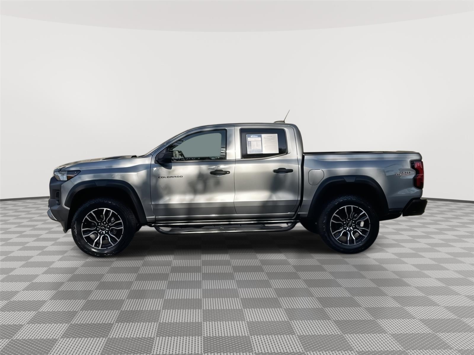 2024 Chevrolet Colorado Trail Boss photo 2