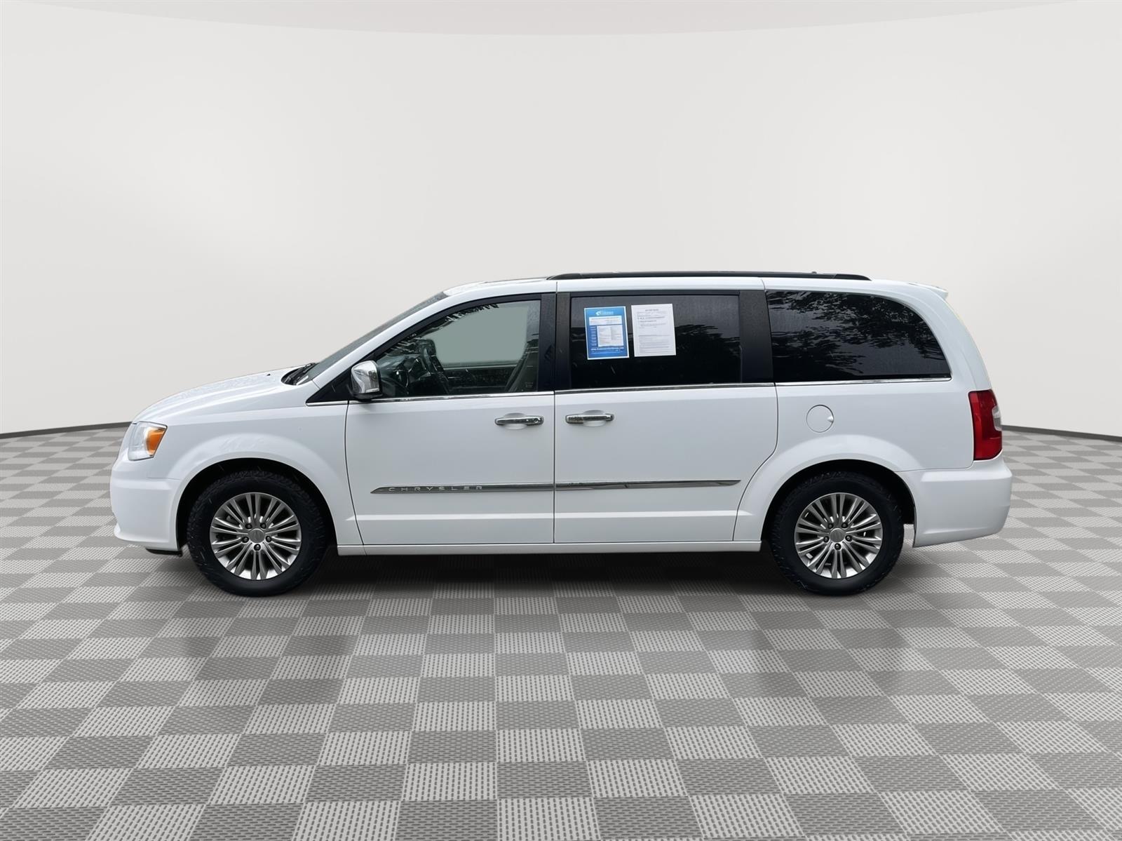Used 2016 Chrysler Town & Country Anniversary Edition with VIN 2C4RC1CG4GR174375 for sale in Lincoln, NE