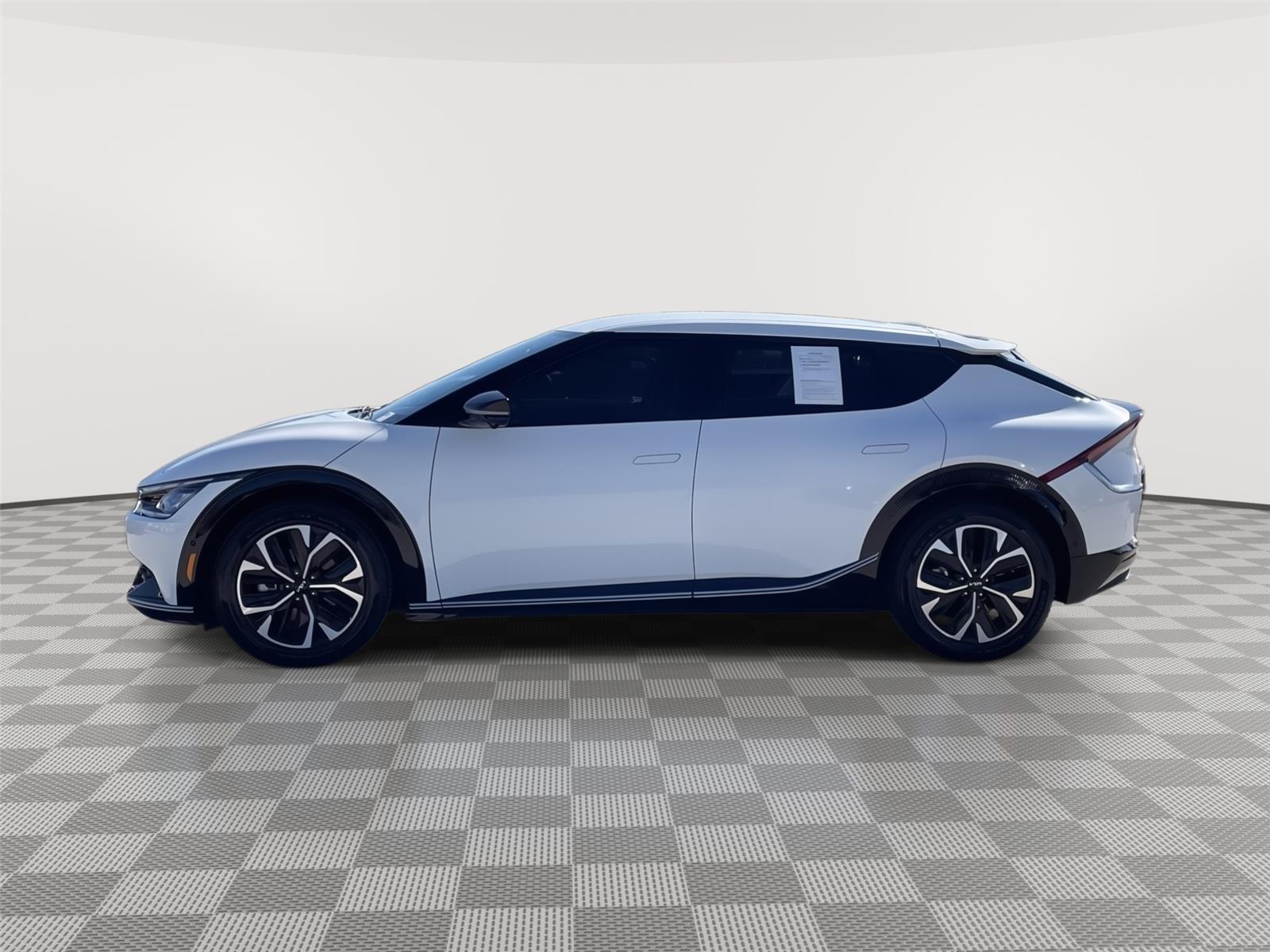 2022 Kia EV6 Wind photo 2