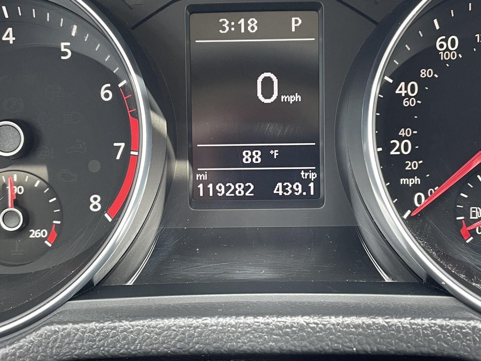 2016 Volkswagen Passat R-Line photo 3