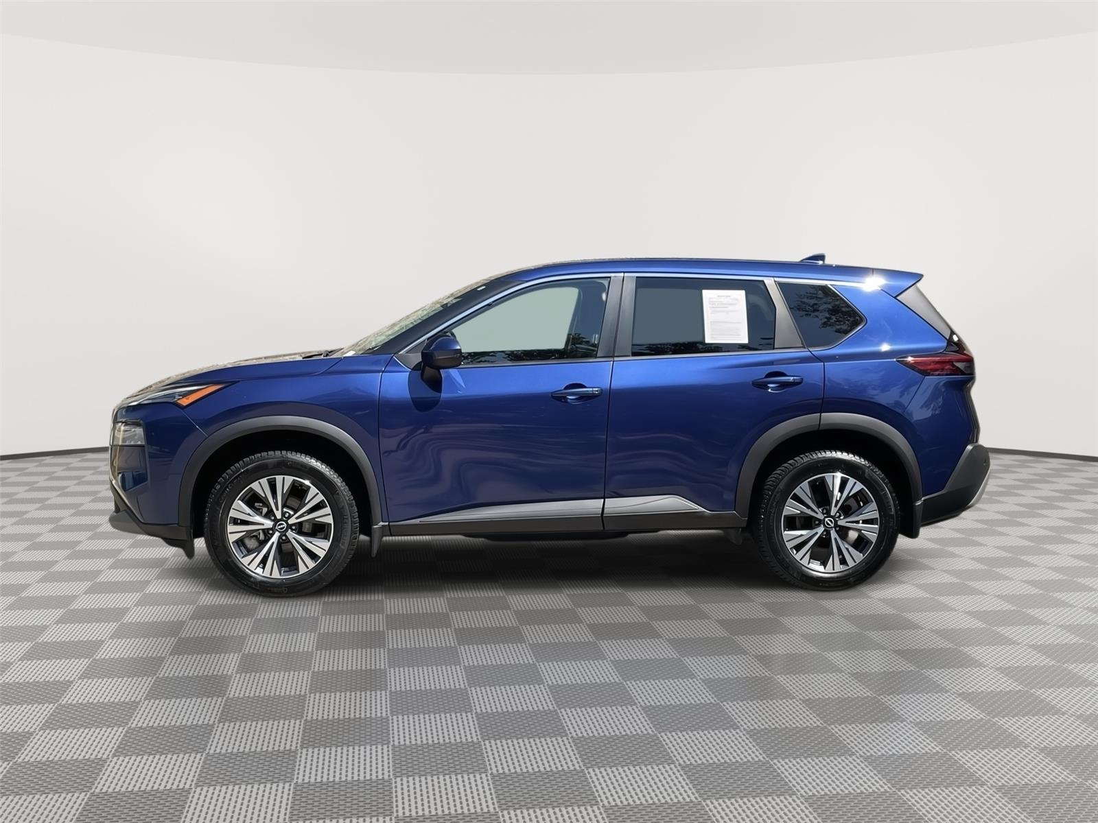 2022 Nissan Rogue SV photo 2