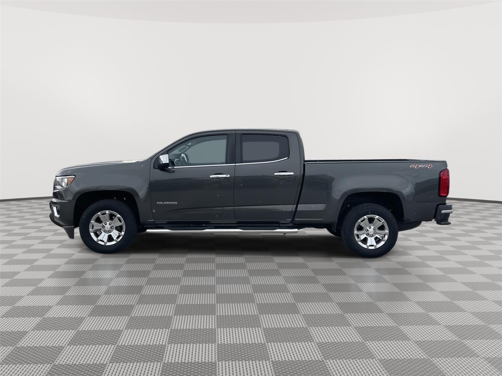 2018 Chevrolet Colorado LT photo 2