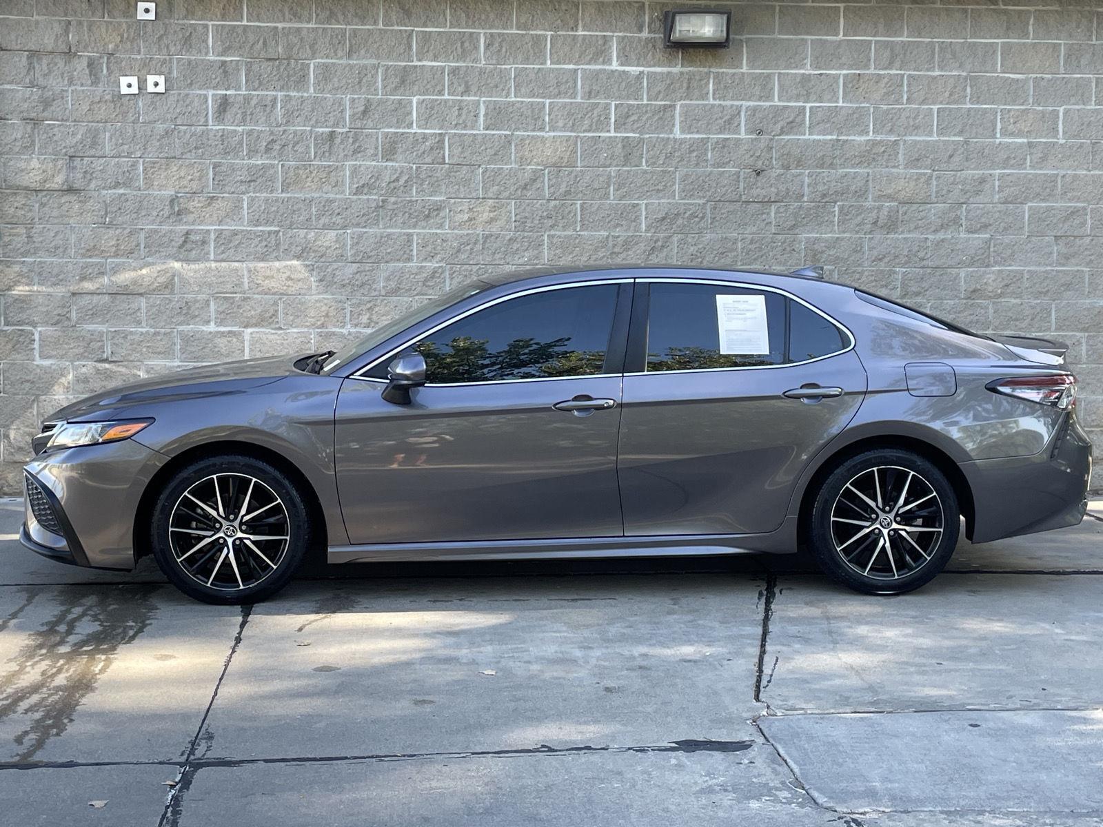 2021 Toyota Camry SE photo 2