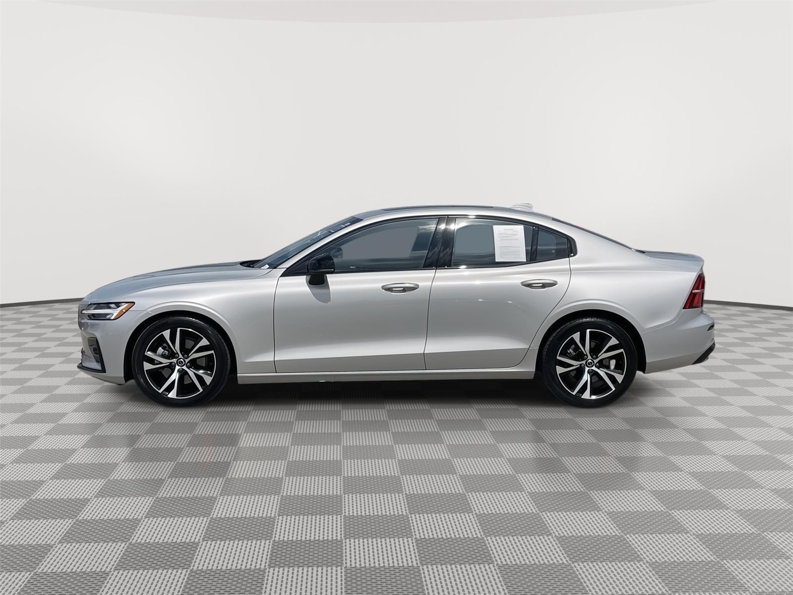 2025 Volvo S60 B5 Core photo 2