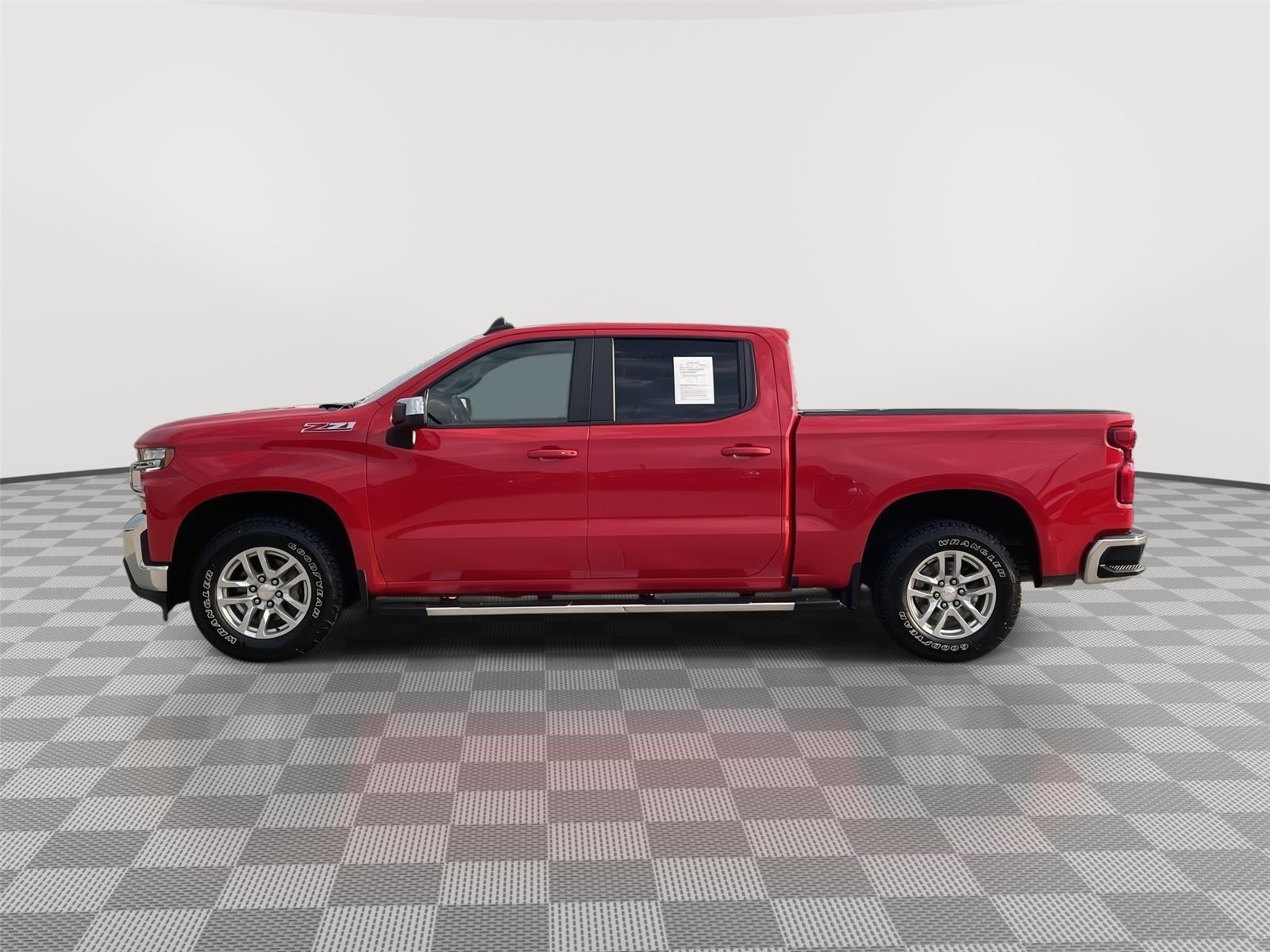 2022 Chevrolet Silverado 1500 LT photo 2