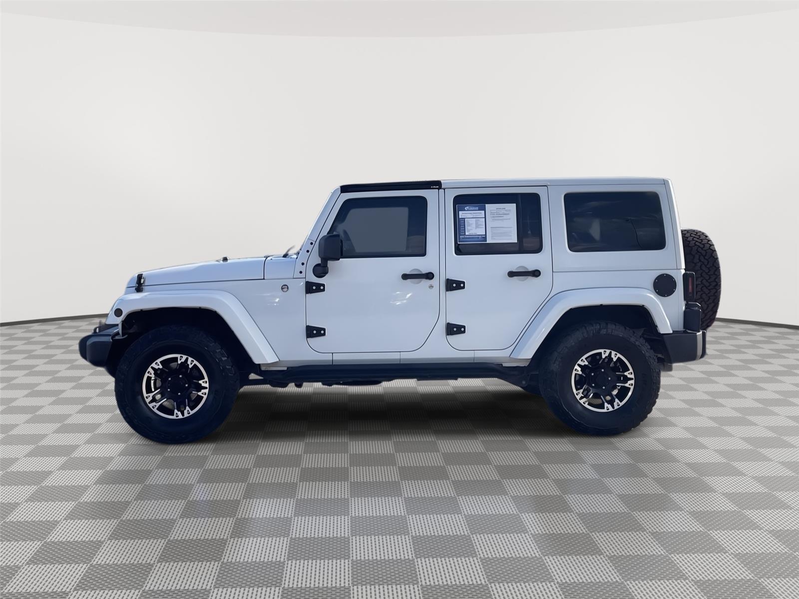 2015 Jeep Wrangler Unlimited Sahara photo 2