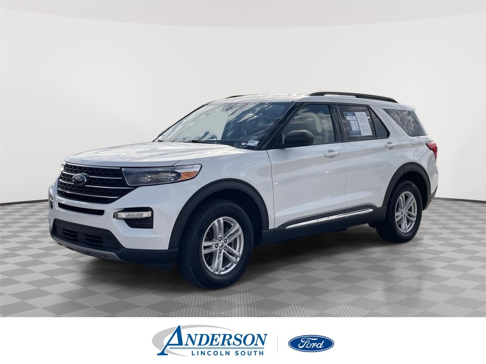 2022 Ford Explorer XLT's photo