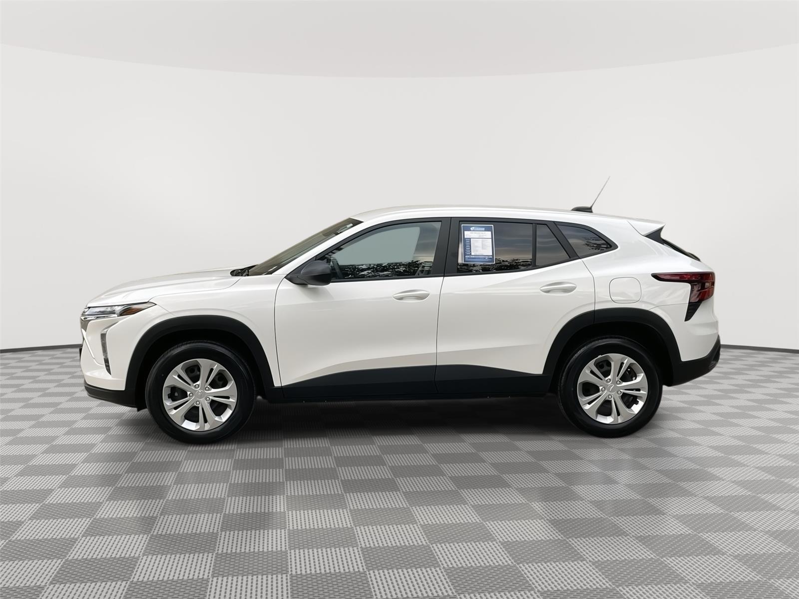 2025 Chevrolet Trax LS photo 2