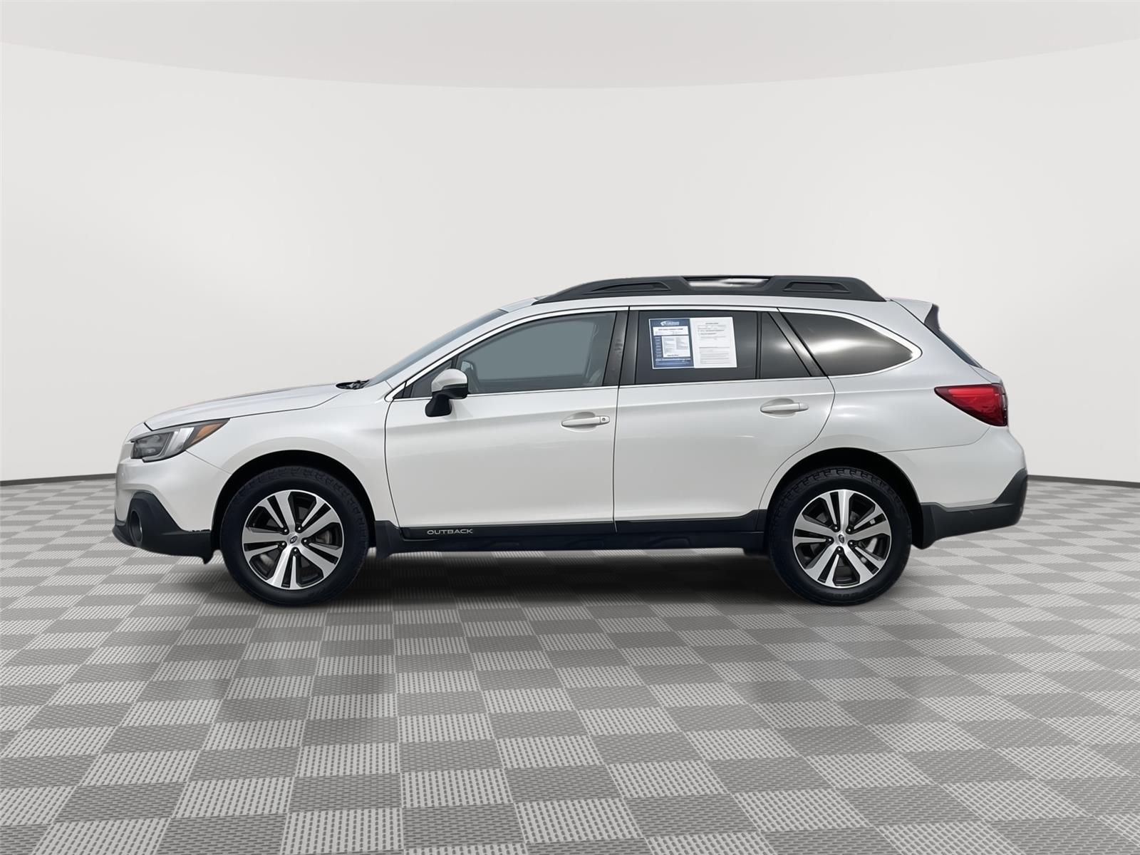 2018 Subaru Outback 2.5i Limited photo 2