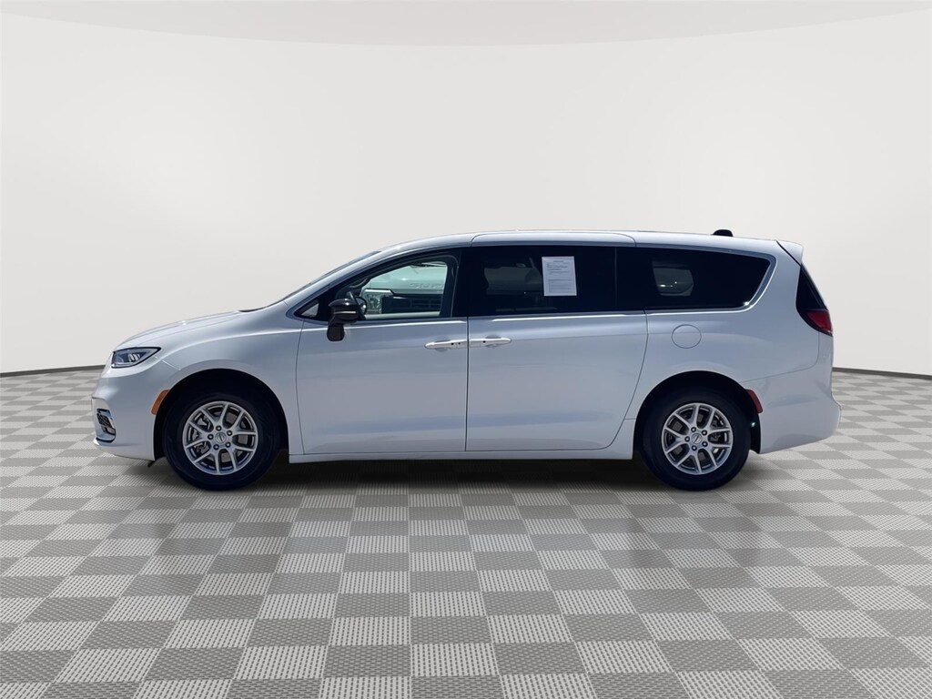 Used 2024 Chrysler Pacifica Touring L Passenger Van