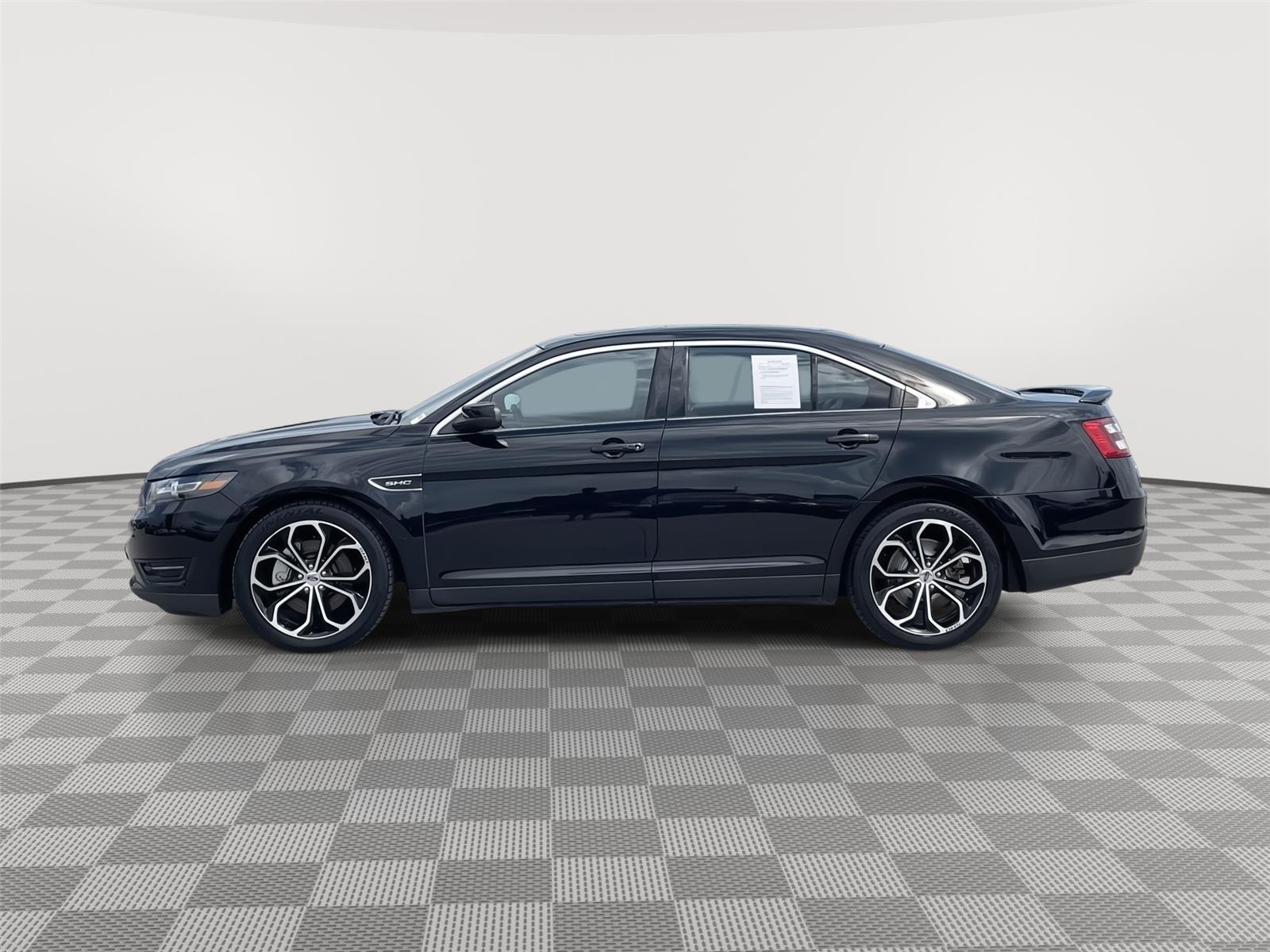 2018 Ford Taurus SHO photo 2
