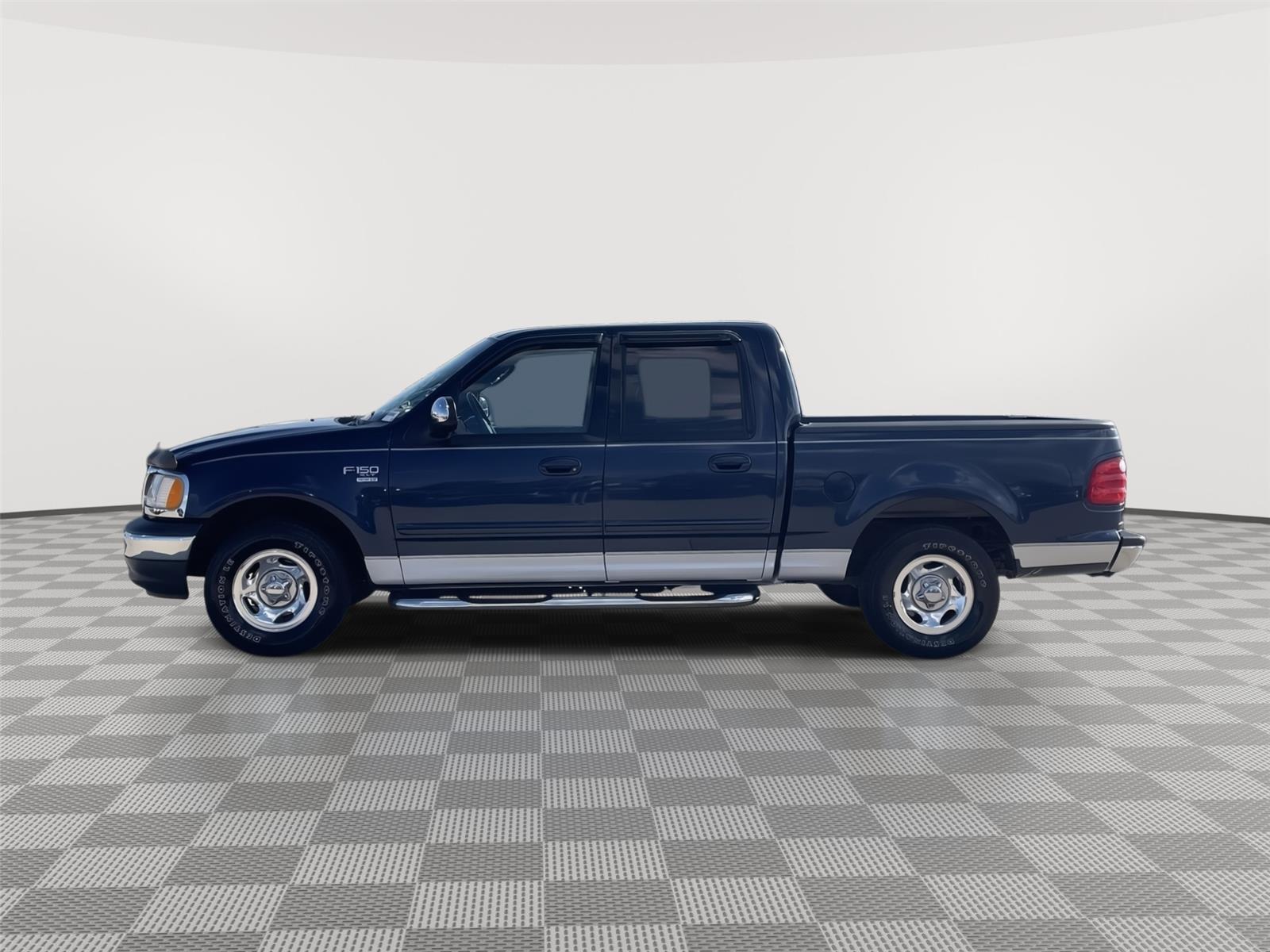 2002 Ford F-150 XLT photo 2