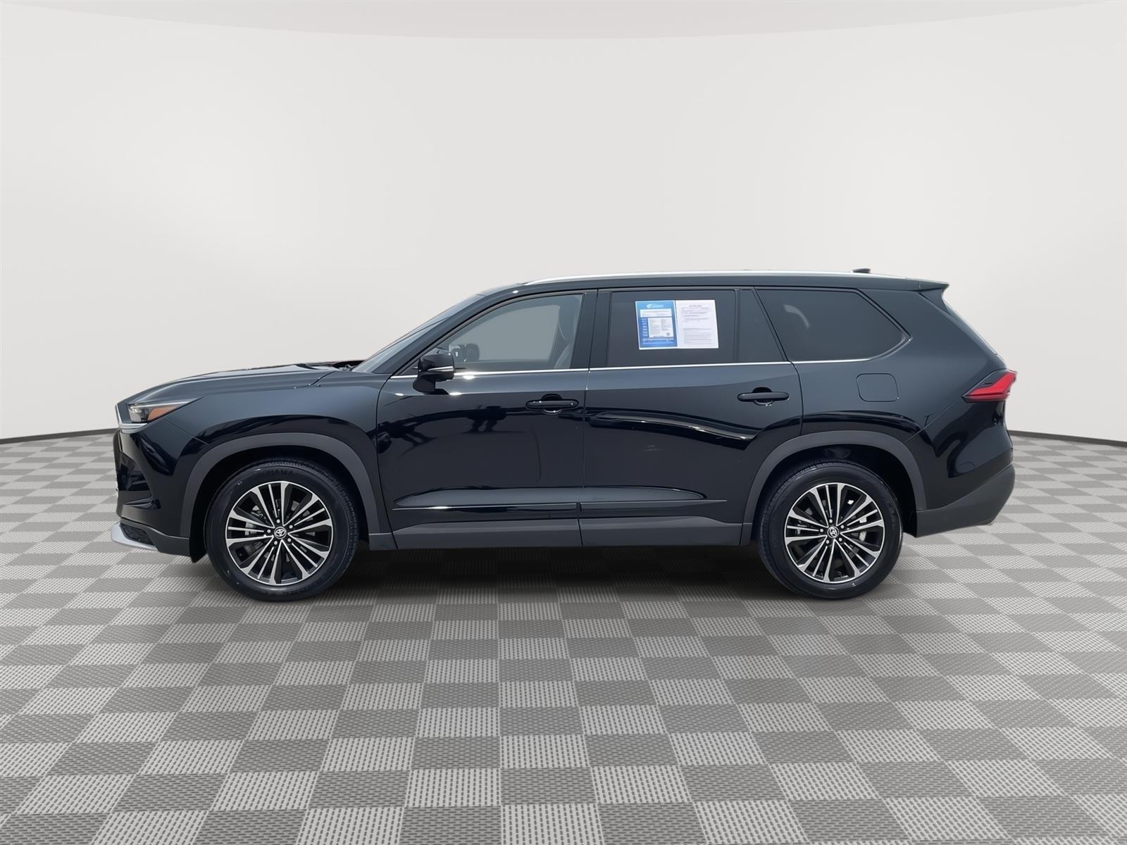 Used 2024 Toyota Grand Highlander Platinum with VIN 5TDADAB57RS004337 for sale in Lincoln, NE