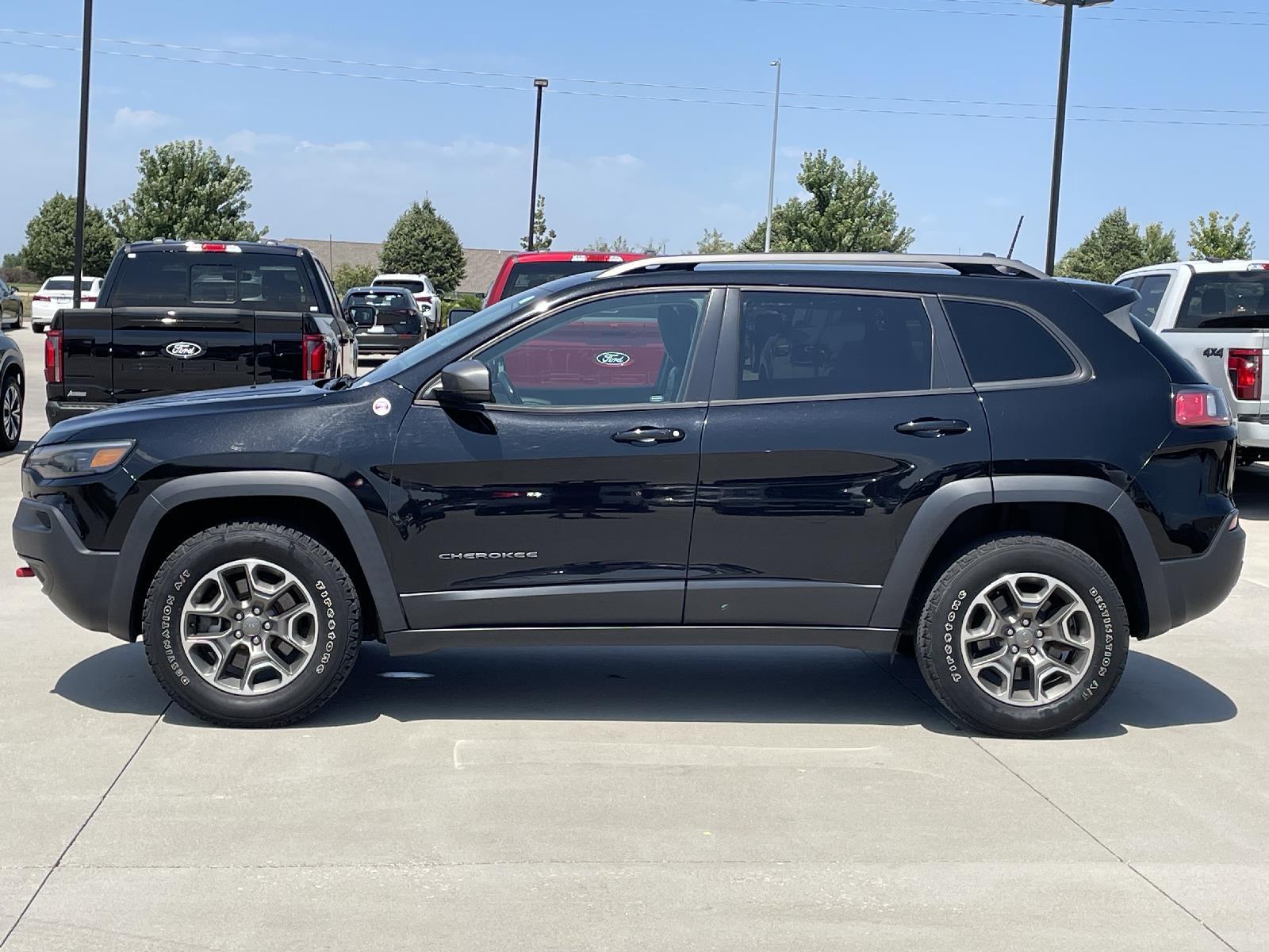 Used 2020 Jeep Cherokee Trailhawk with VIN 1C4PJMBNXLD540366 for sale in Lincoln, NE