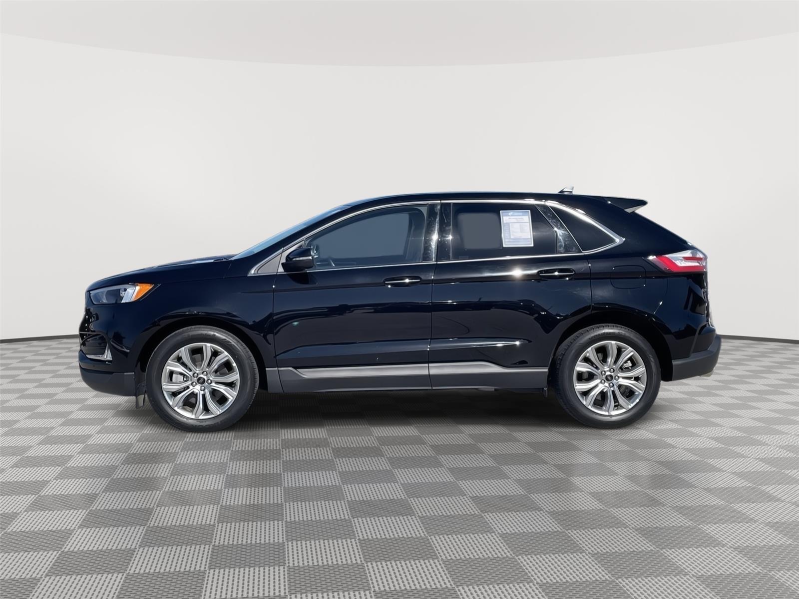 2024 Ford Edge Titanium photo 2