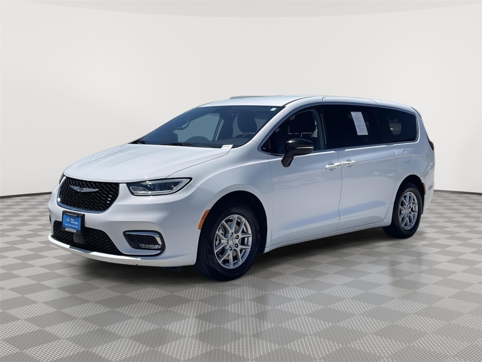 2024 Chrysler Pacifica Touring L's photo