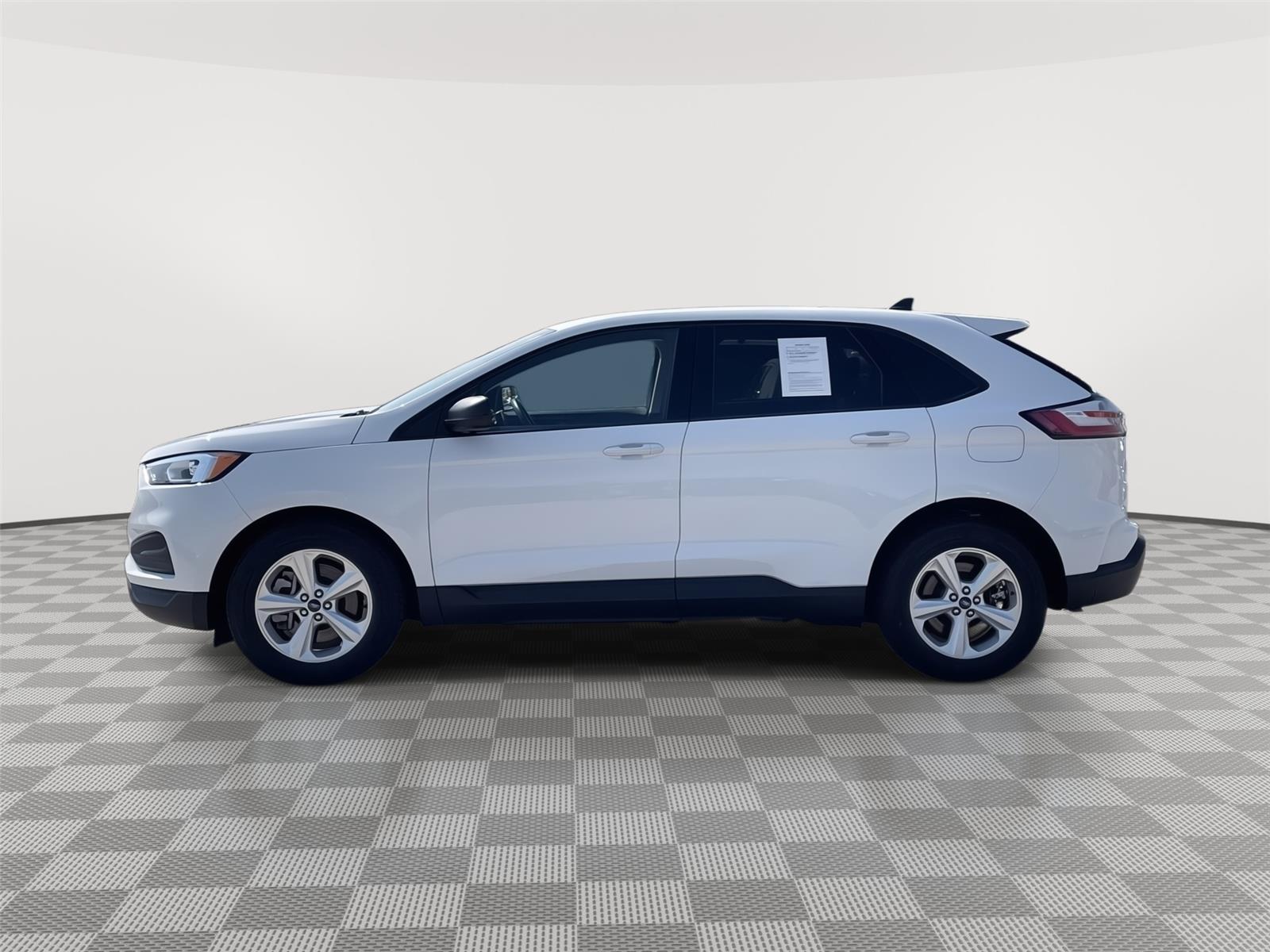 2022 Ford Edge SE photo 2