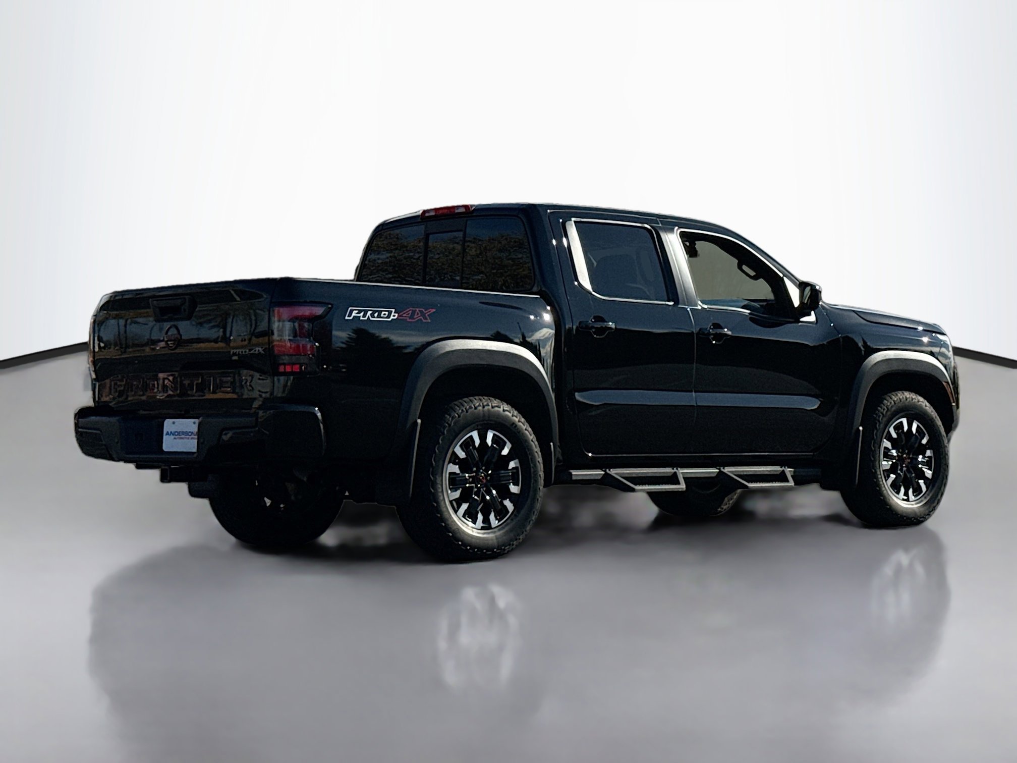 2022 Nissan Frontier Crew Cab PRO-4X photo 2