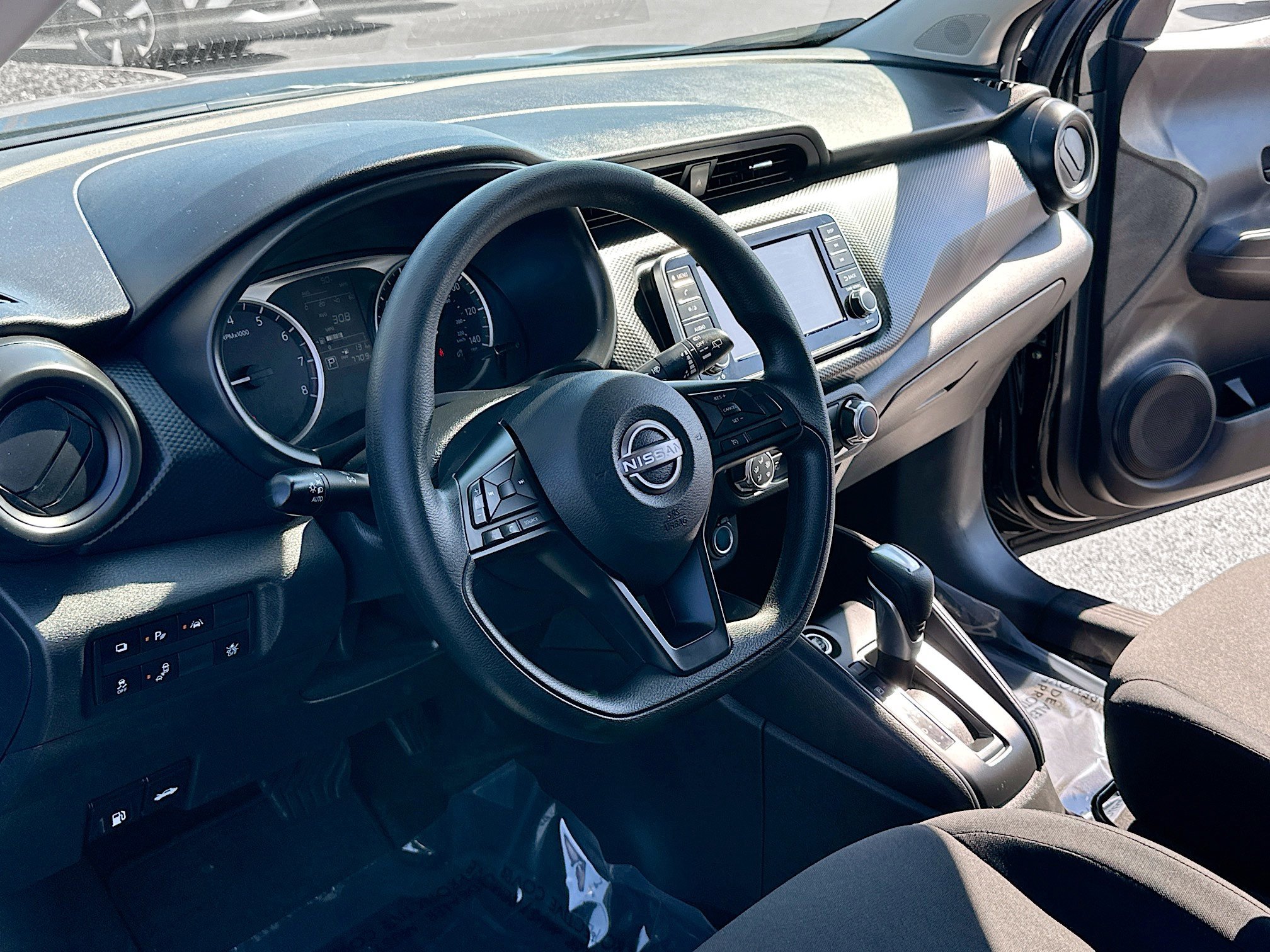 2024 Nissan Kicks S photo 3