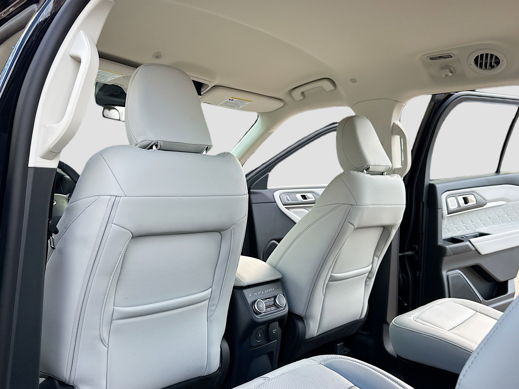 2026 Ford Explorer Platinum - Photo 6