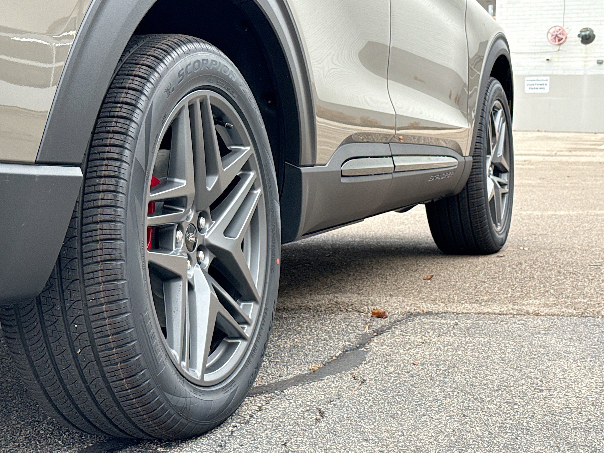 2026 Ford Explorer ST-Line - Photo 13