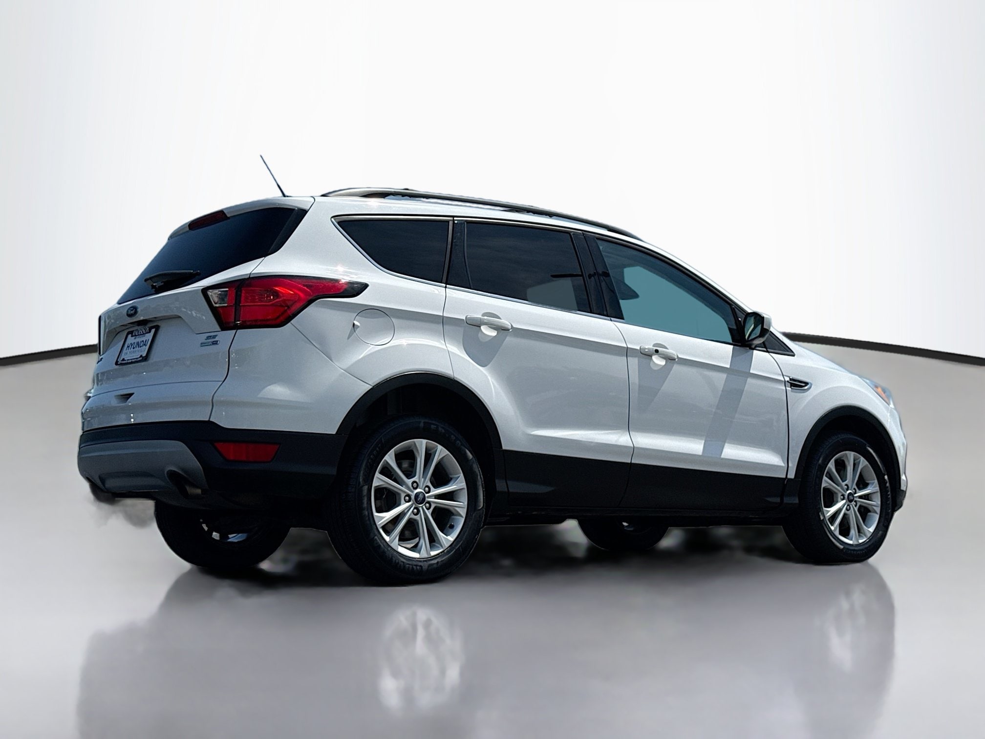 Used 2019 Ford Escape SE with VIN 1FMCU9GD3KUA70484 for sale in Rockford, IL