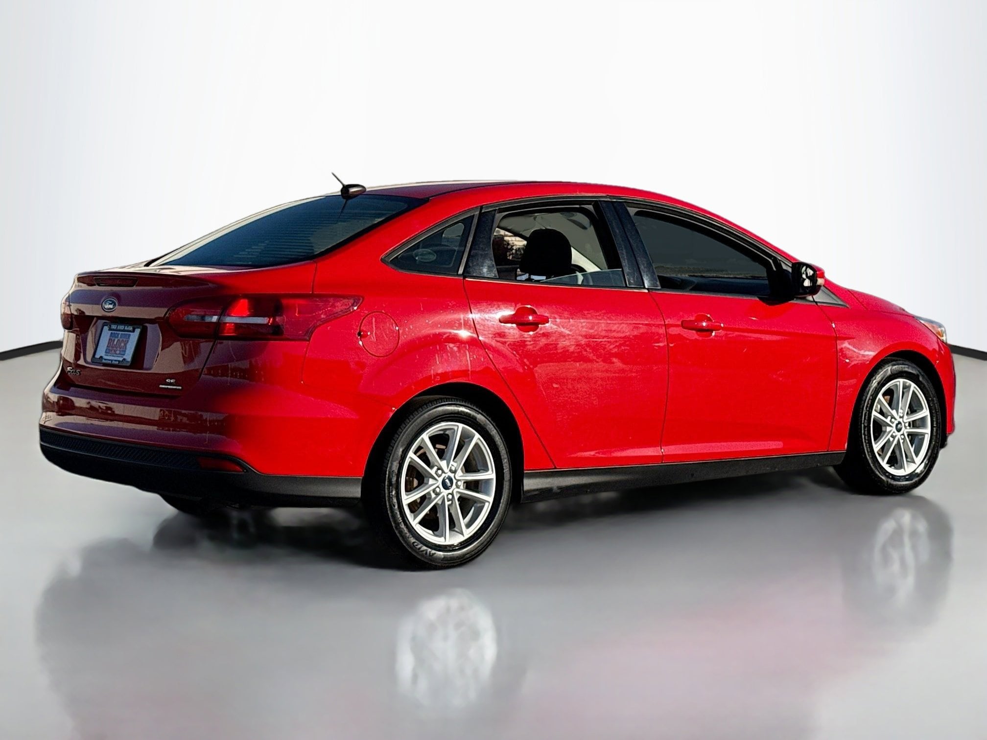 Used 2015 Ford Focus SE with VIN 1FADP3F20FL316843 for sale in Rockford, IL