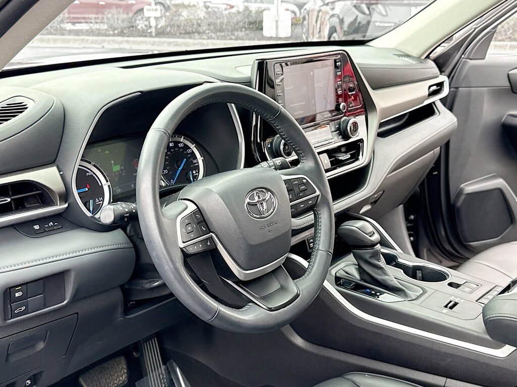 Used 2022 Toyota Highlander Hybrid XLE SUV