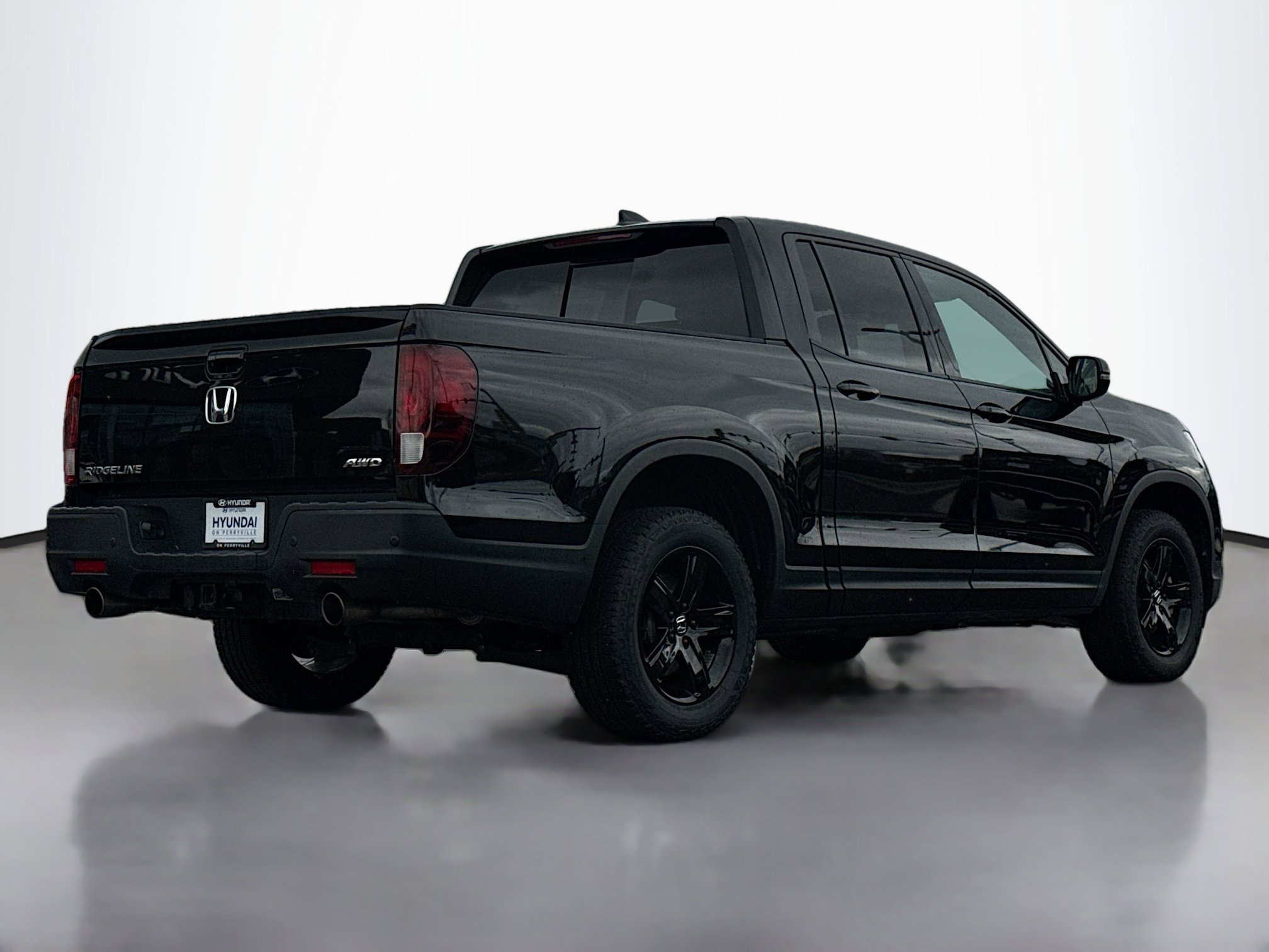 2022 Honda Ridgeline Black Edition photo 2