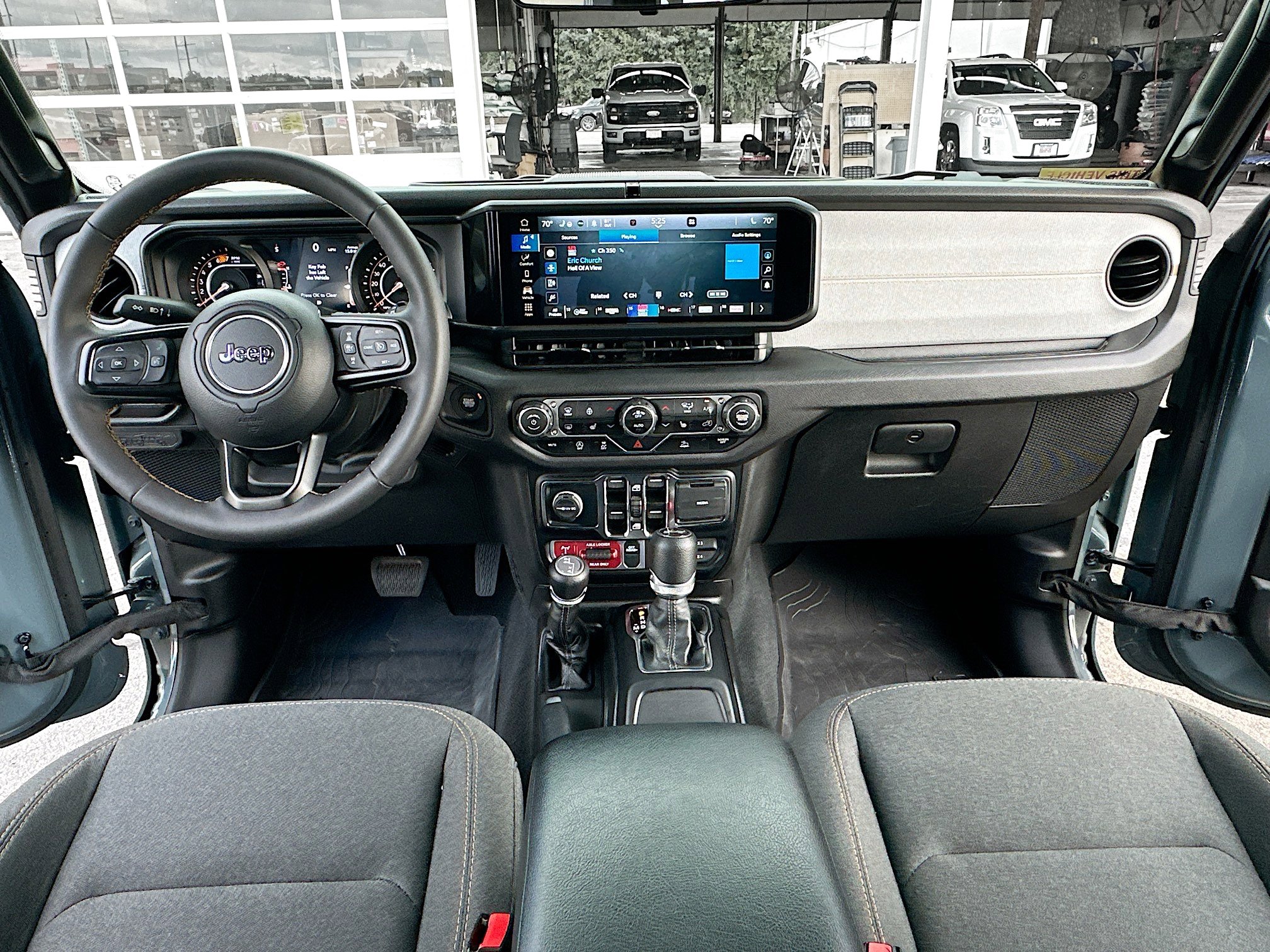 2024 Jeep Wrangler Willys photo 3