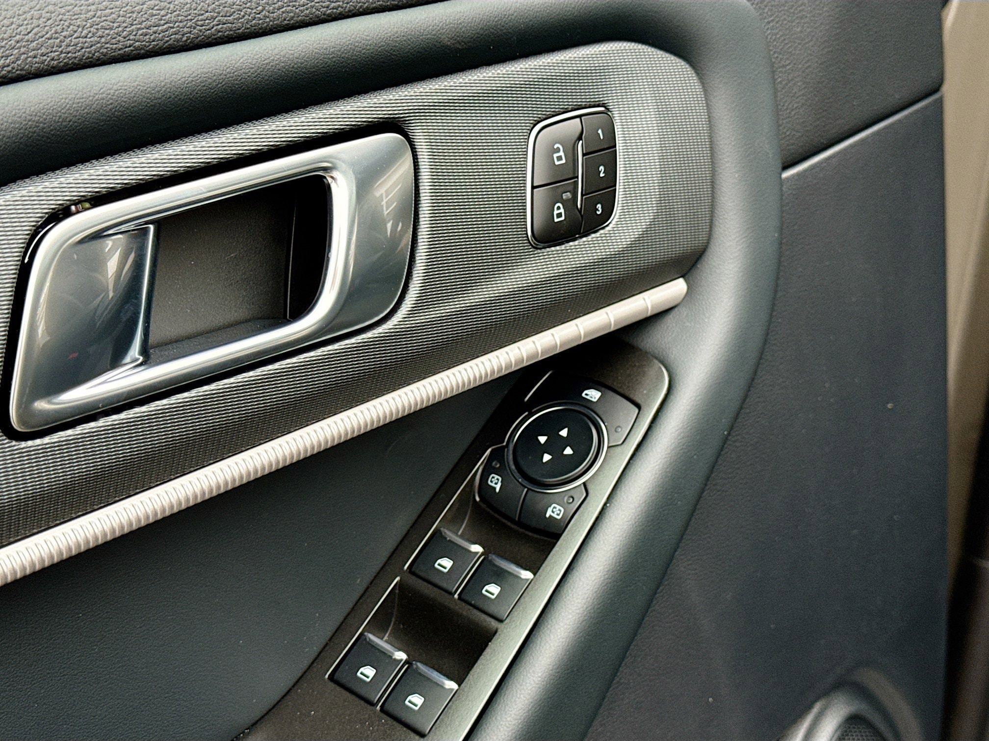 2026 Ford Explorer ST-Line - Photo 8