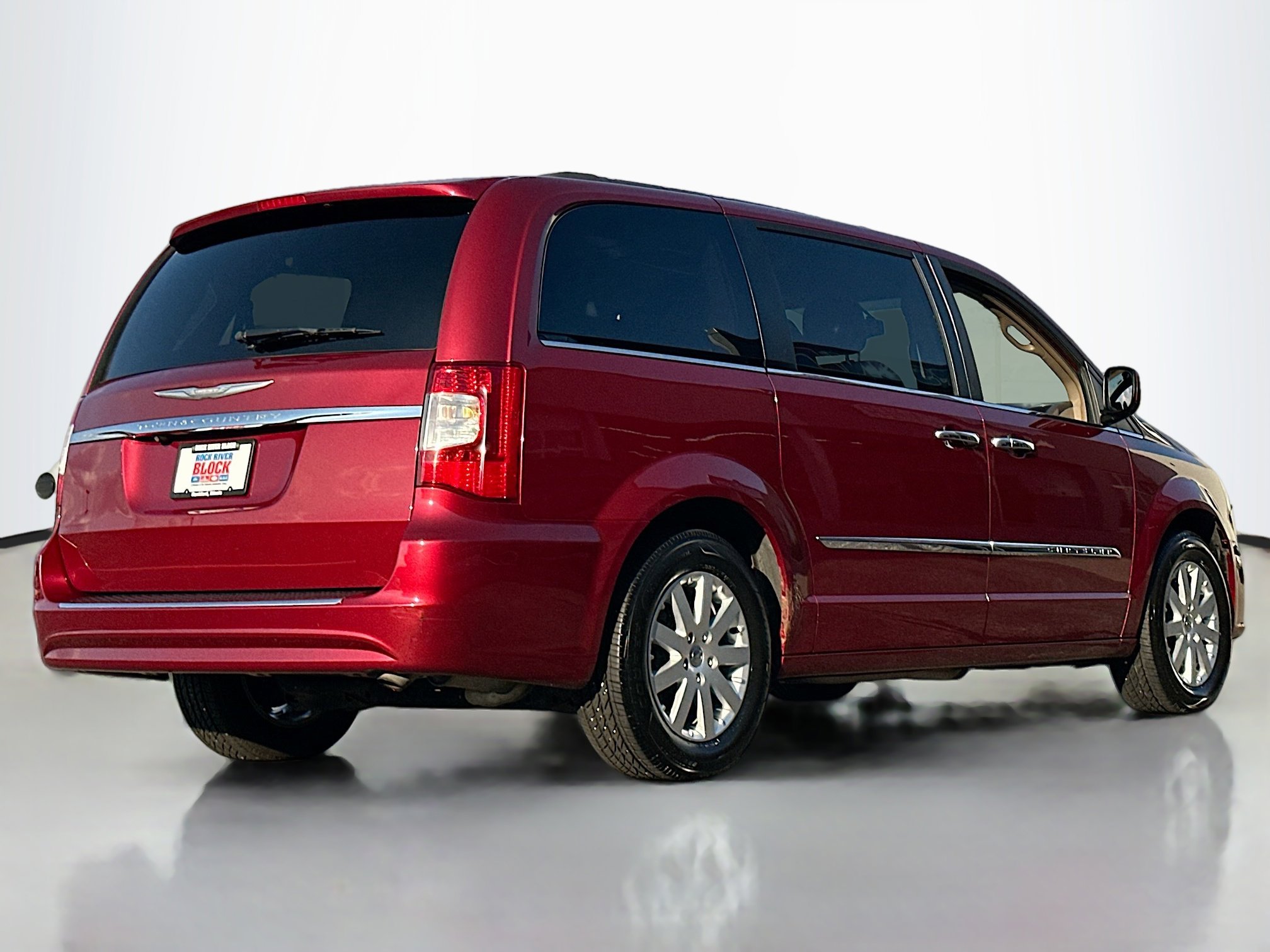 2014 Chrysler Town & Country Touring photo 2