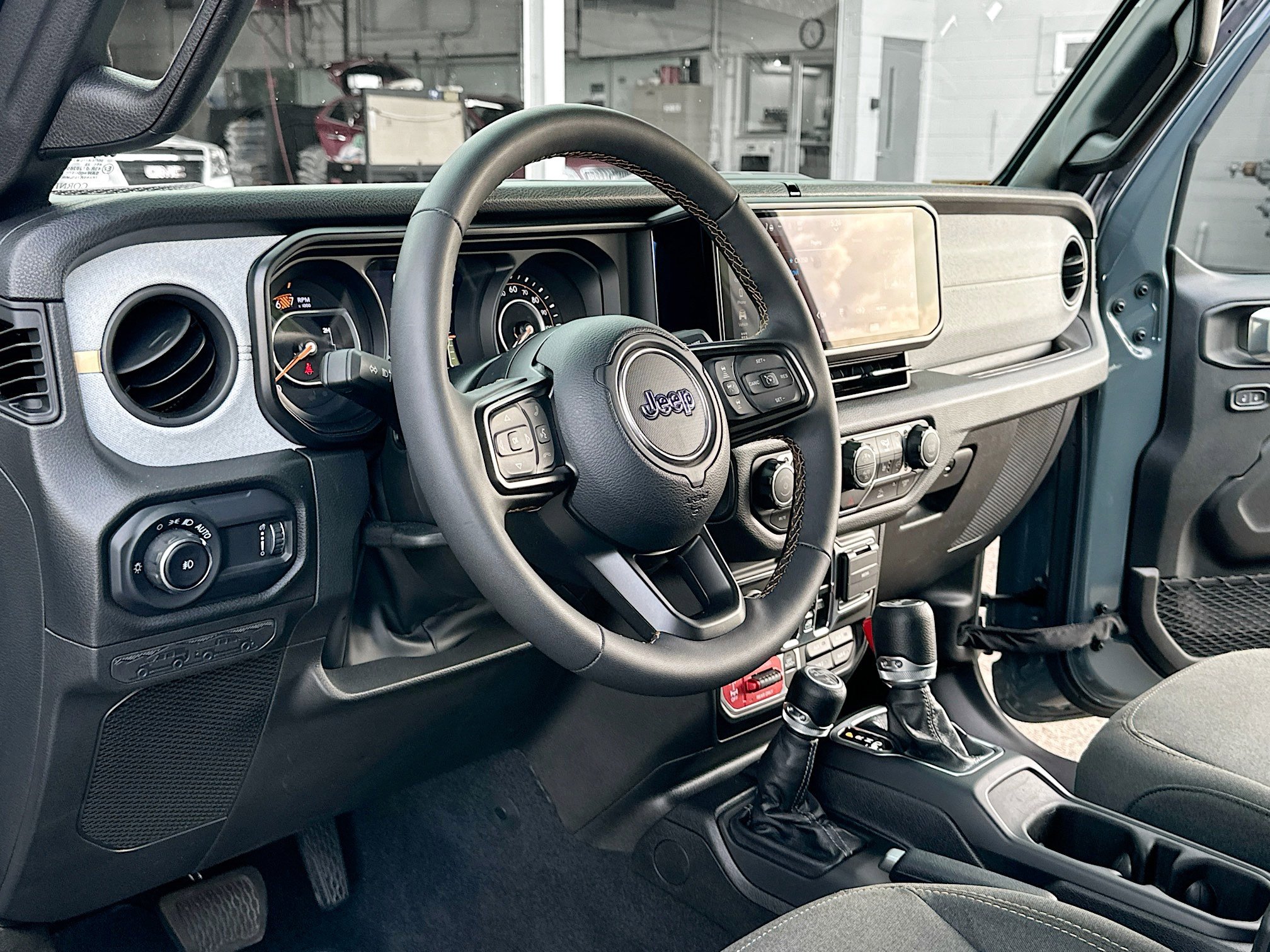 2024 Jeep Wrangler Willys photo 4