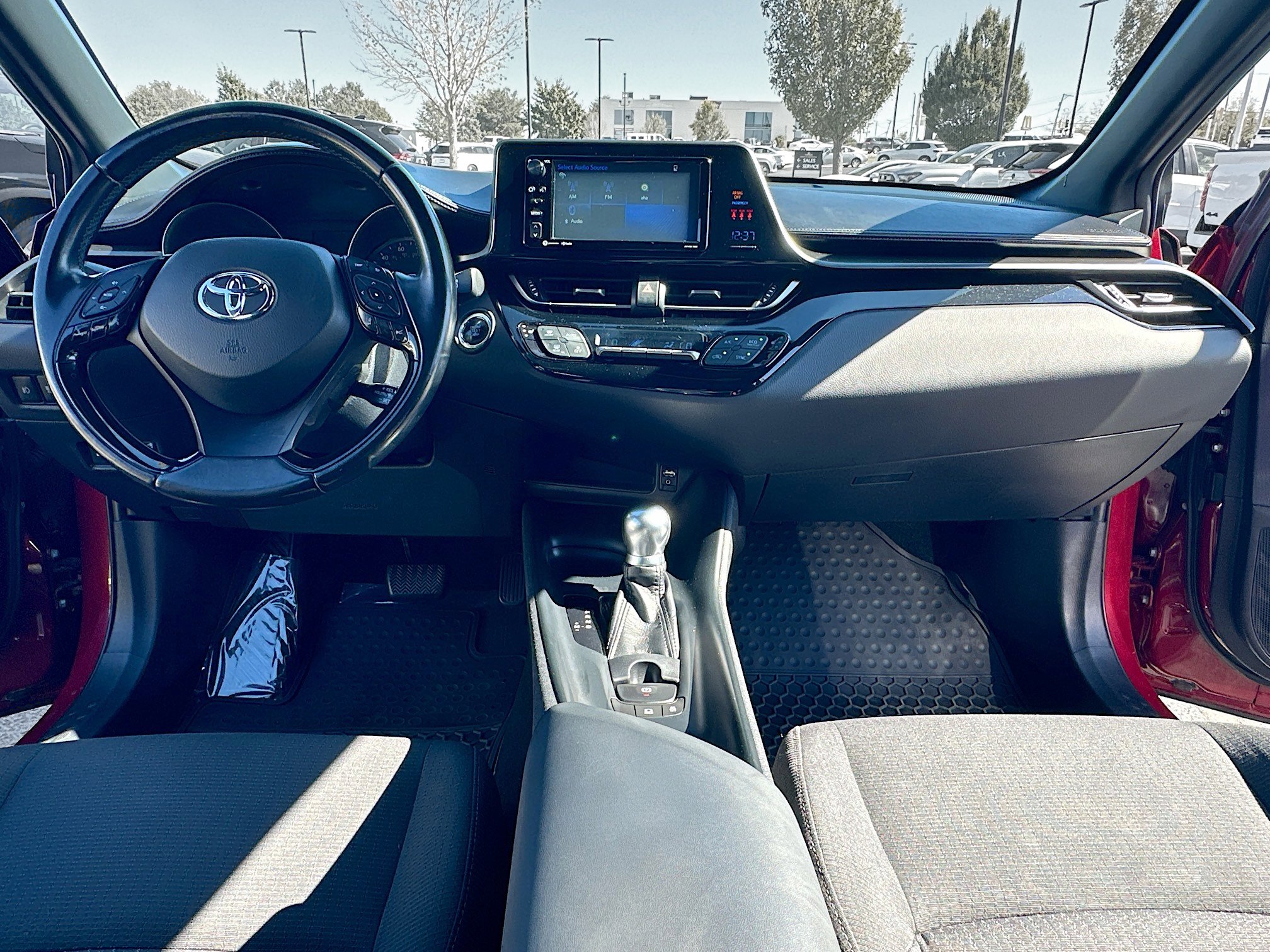 2018 Toyota C-HR XLE photo 3