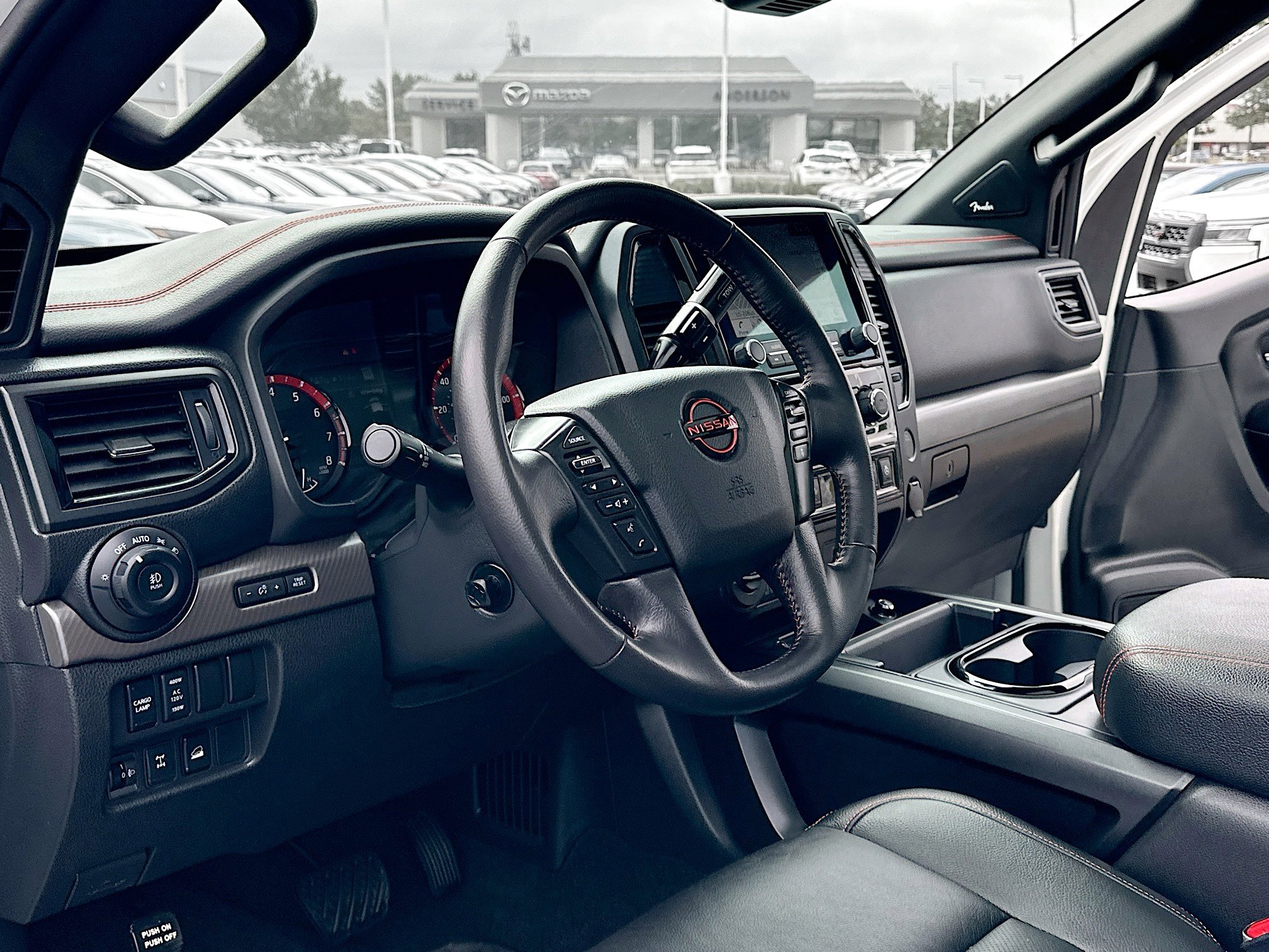 2024 Nissan Titan Crew Cab PRO-4X photo 4